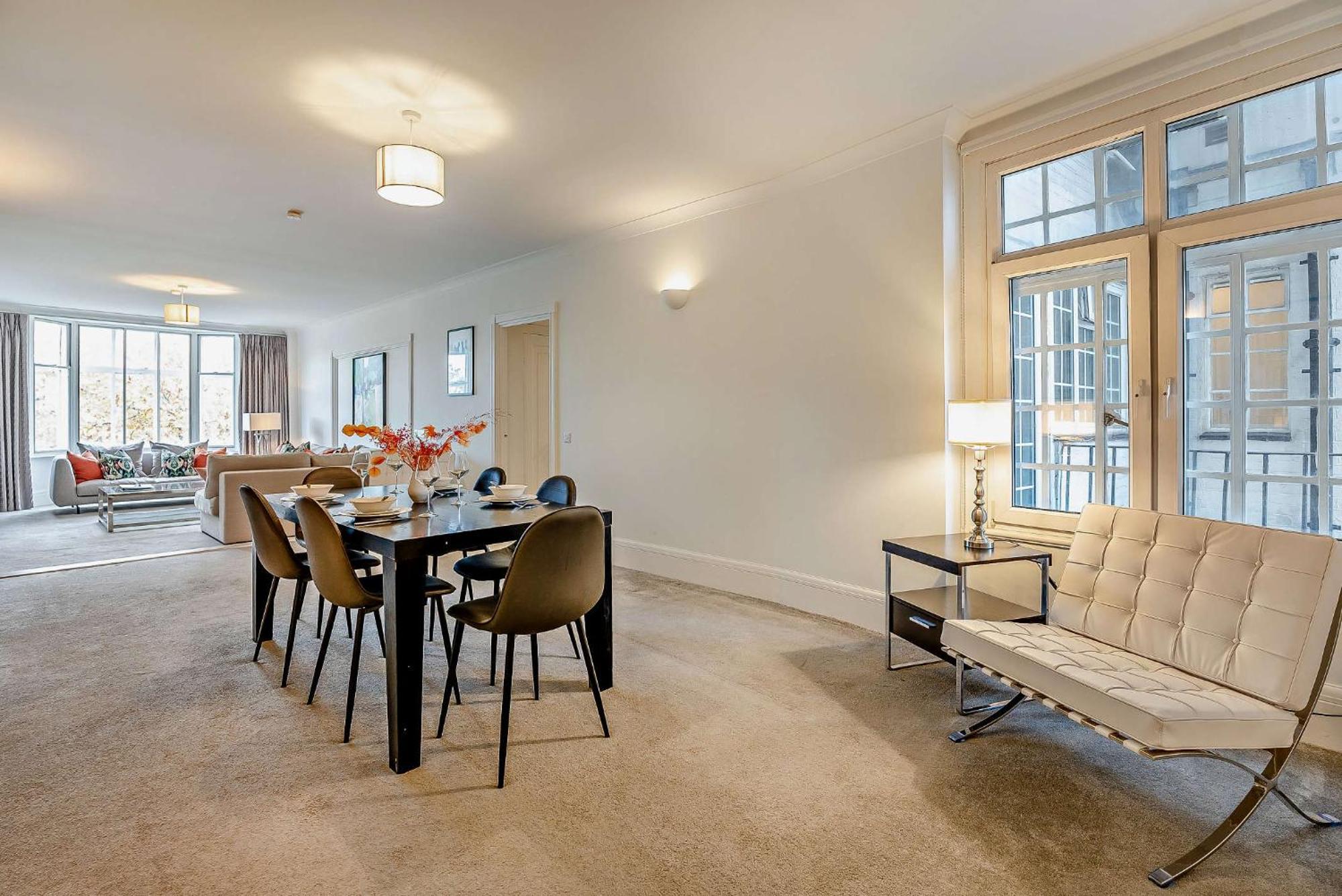 Strathmore Court * London