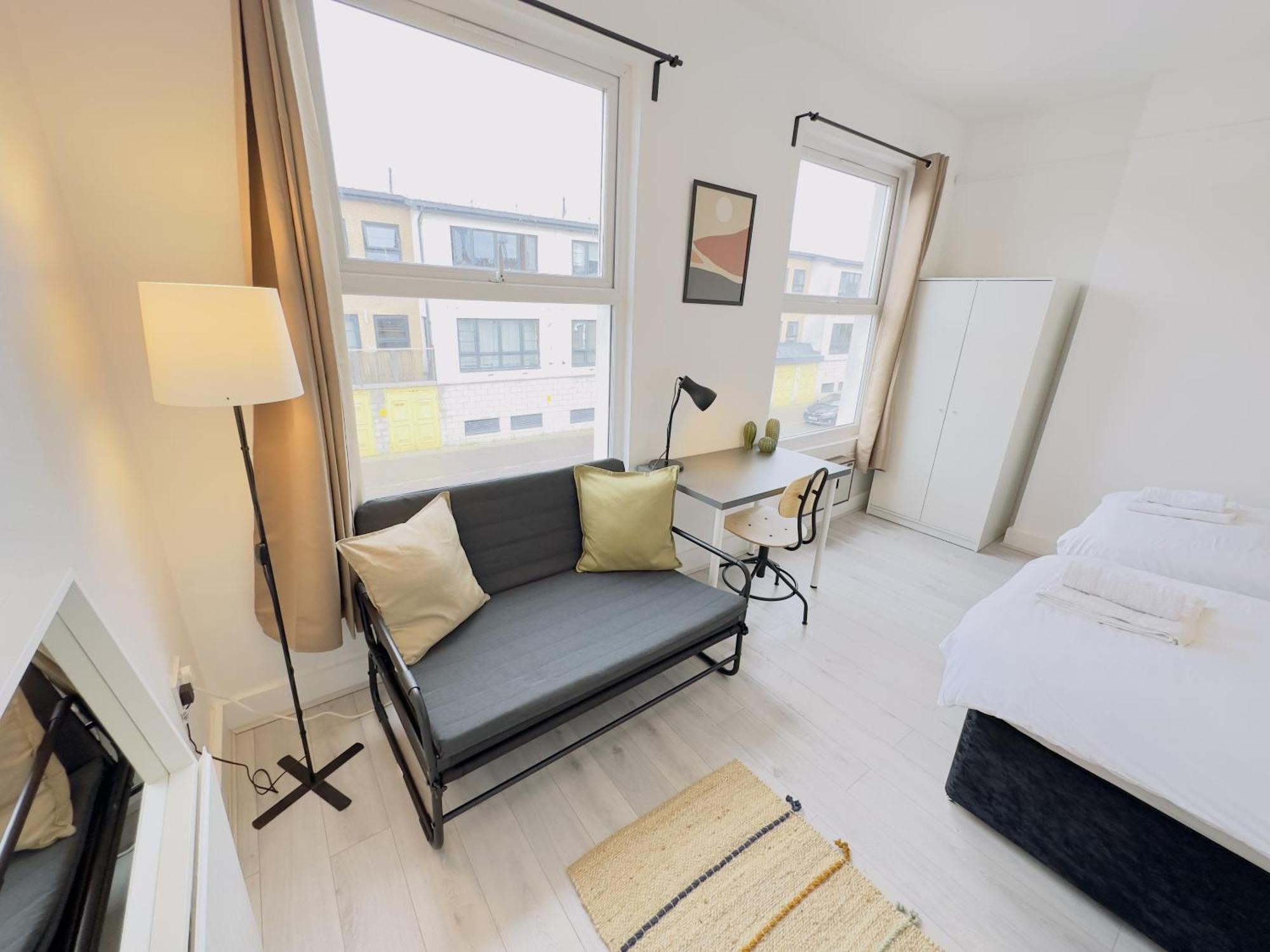 Leyton House - Sleepylodge Guest house London