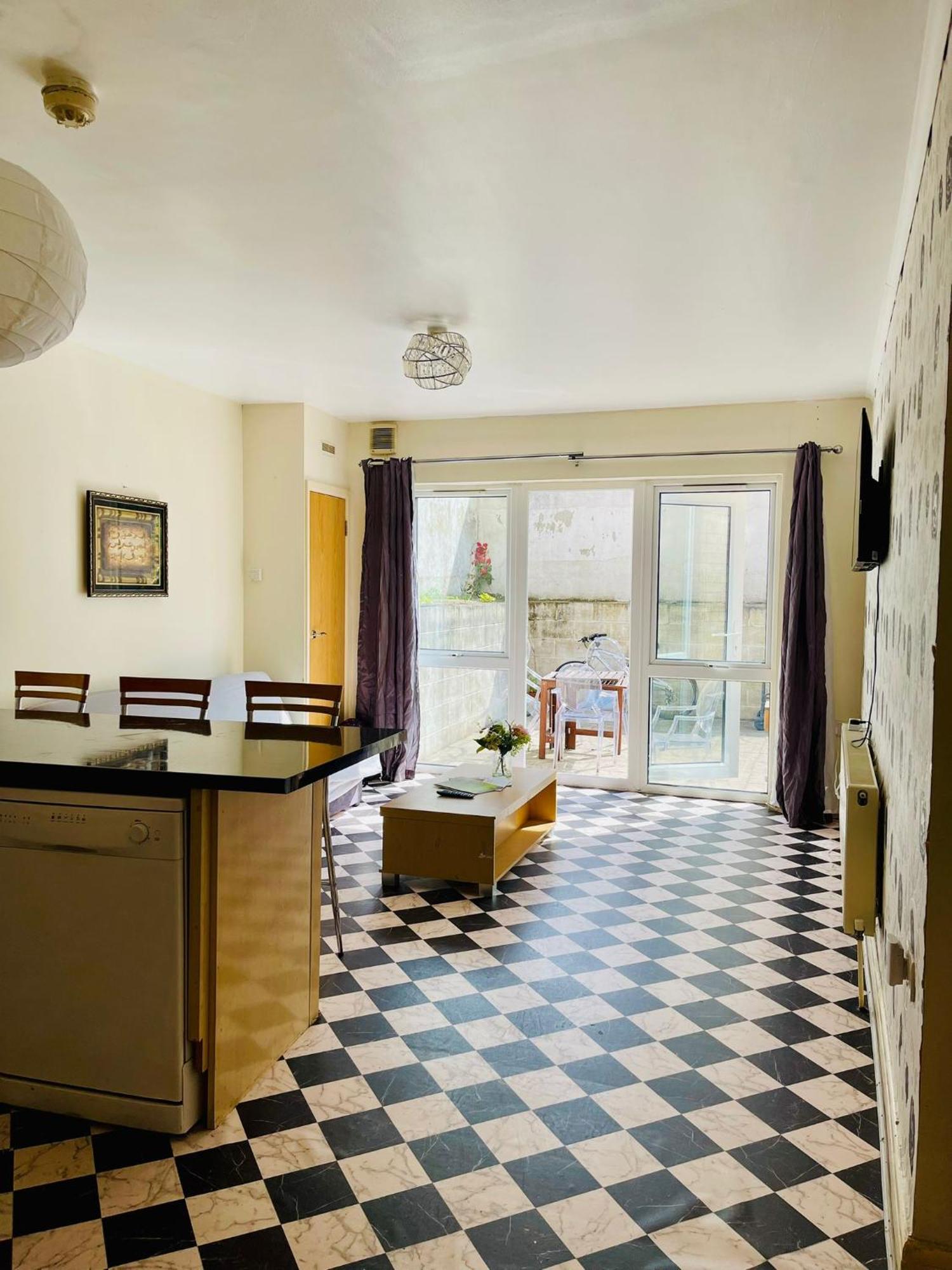 Ensuite Family In Stratford Guest house *