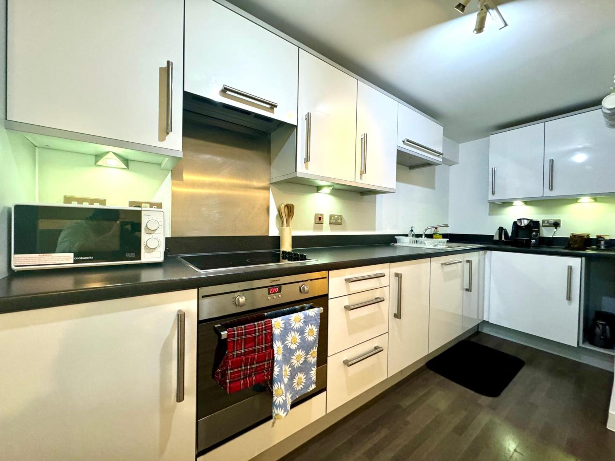 Marble Arch By Aljoori Apartment *
