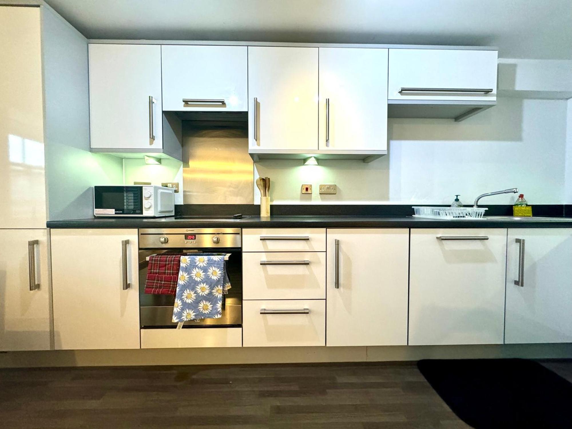 Marble Arch By Aljoori Apartment