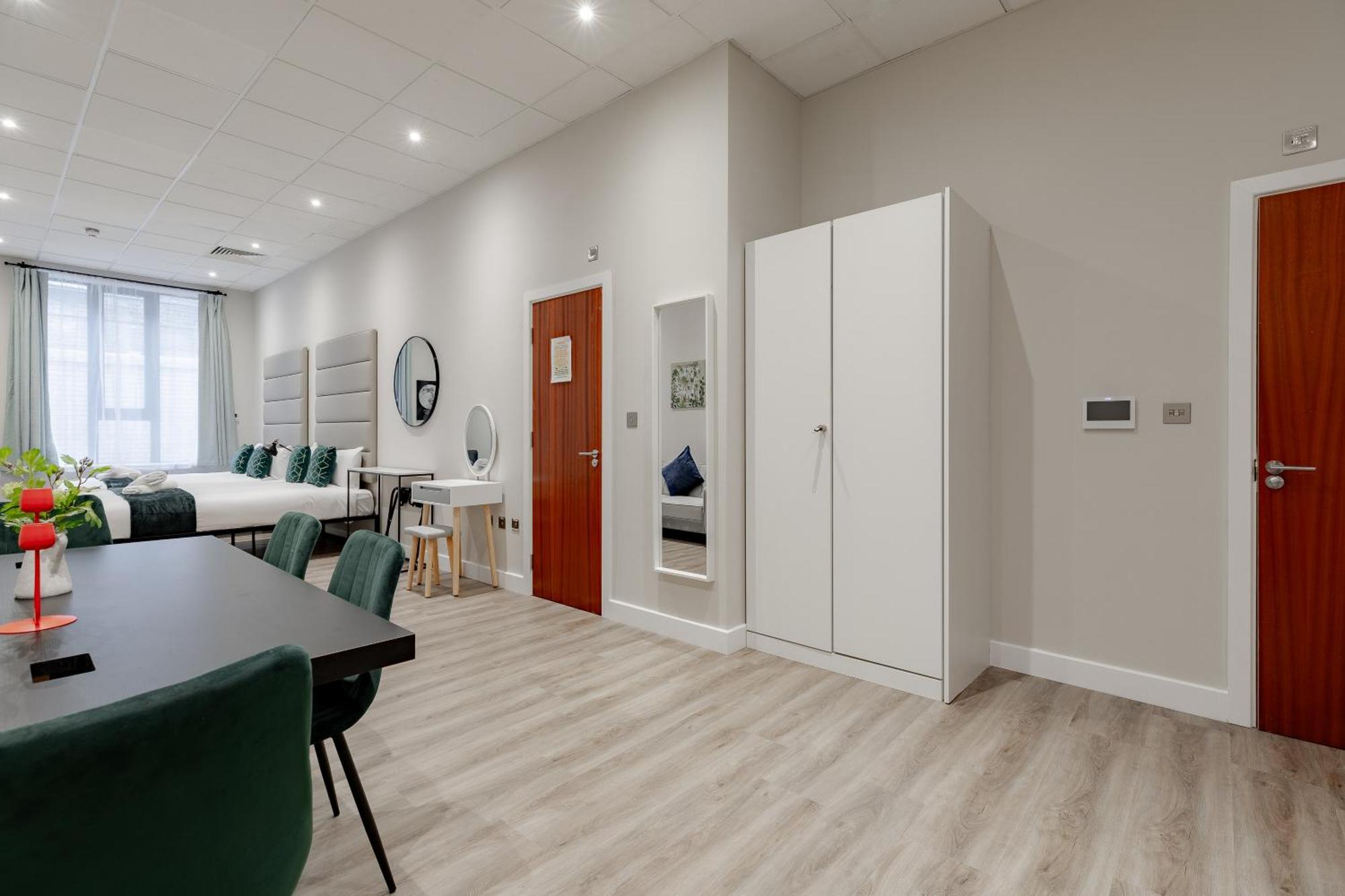 Hyde Park Apartment *