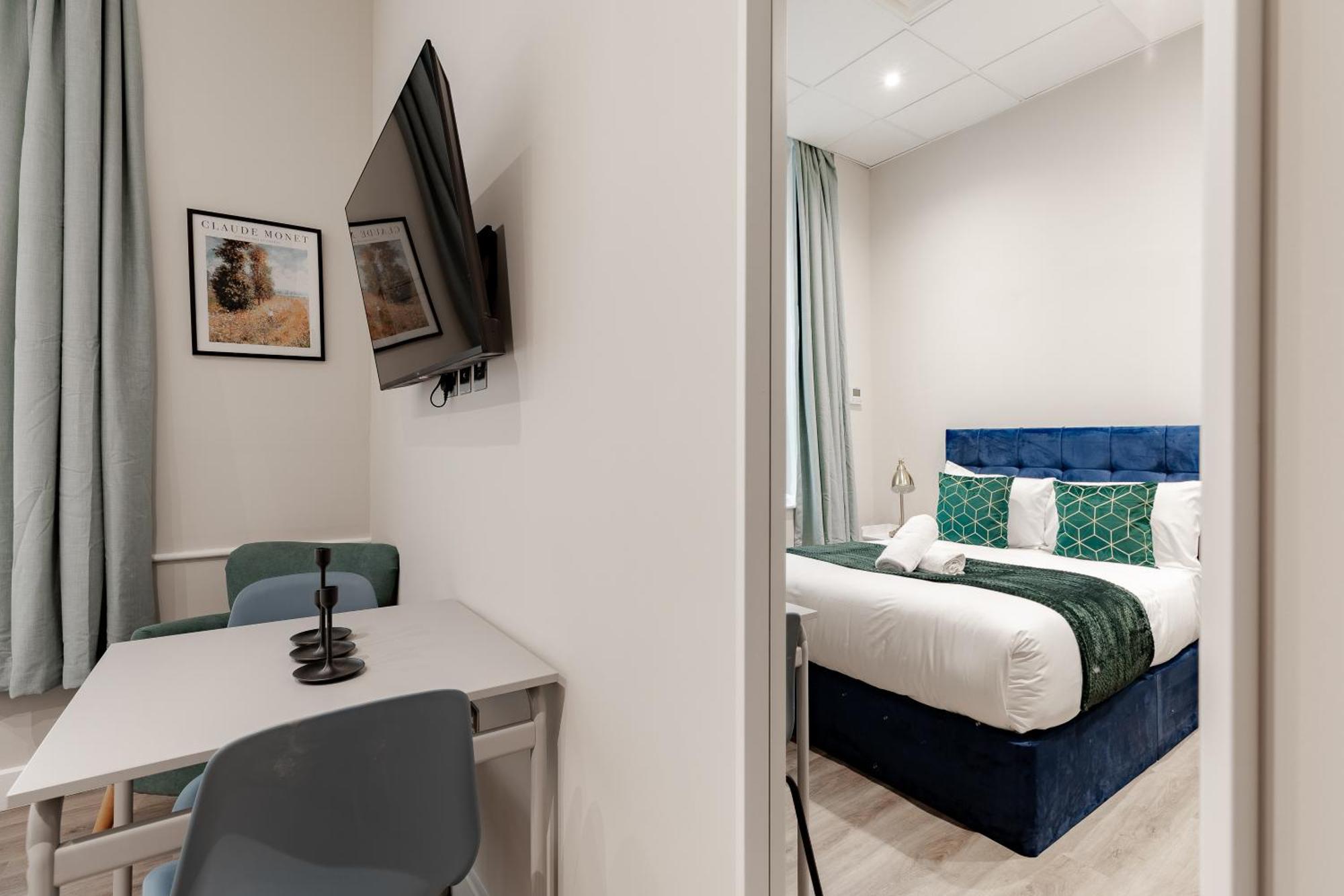 Apartment Hyde Park London