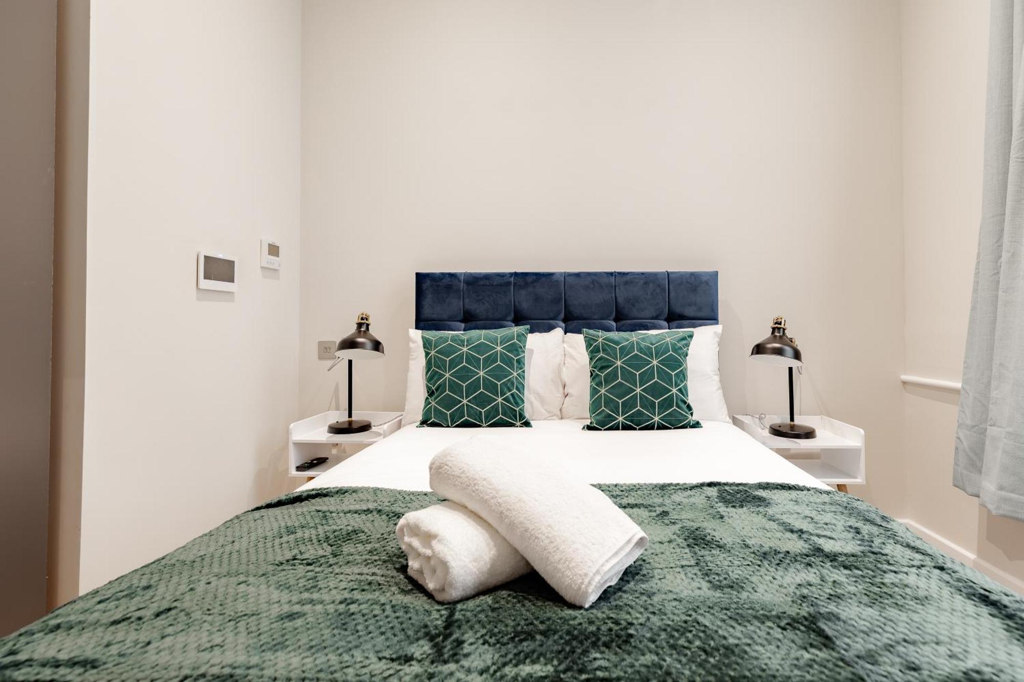 Hyde Park Apartment *