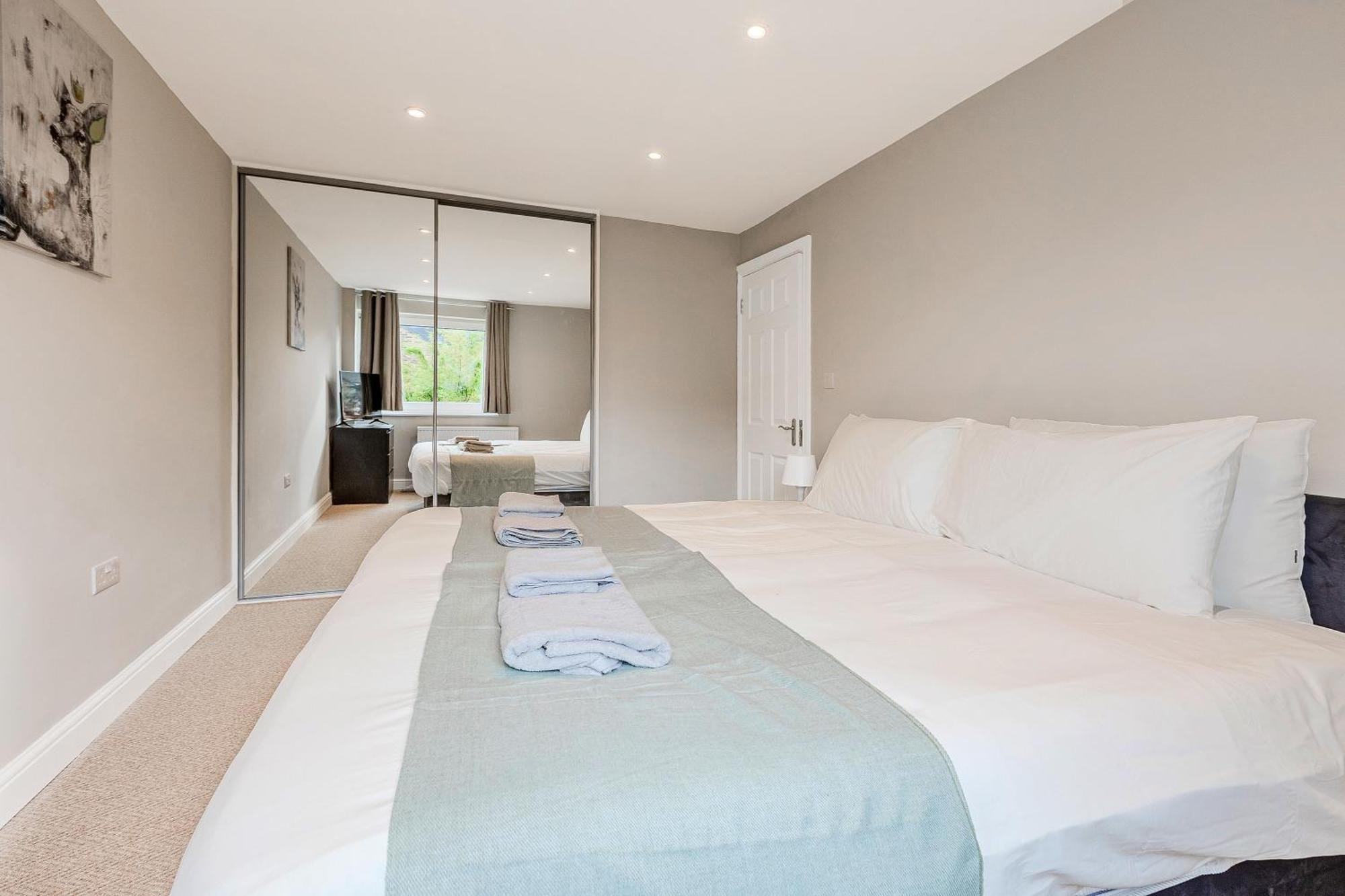 Casa de férias Battersea Spacious Perfect For Family And Groups With Free Parking Sleep 8