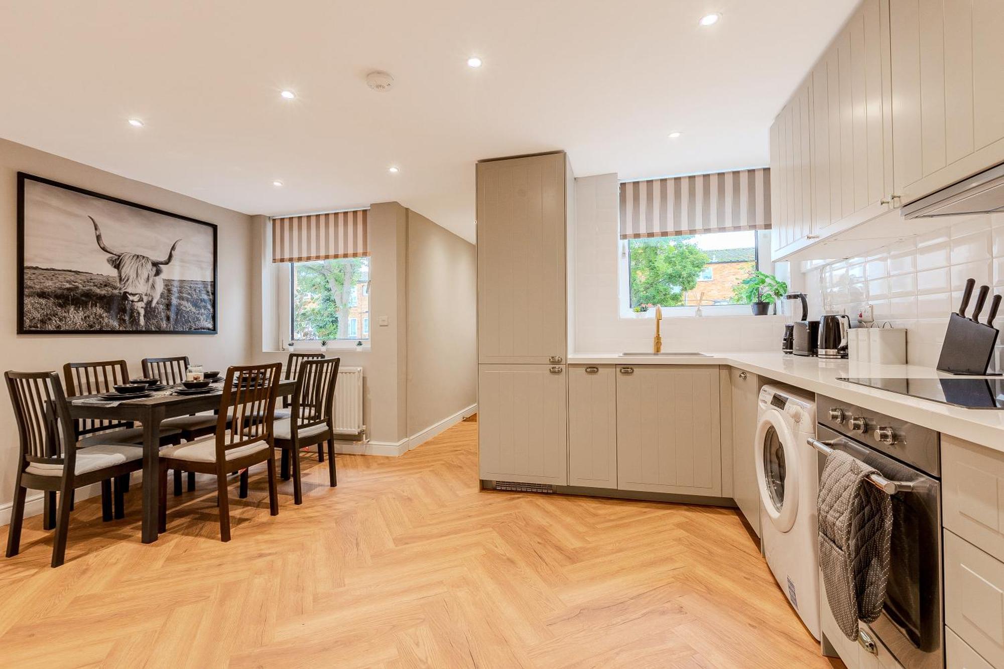 Casa de férias Battersea Spacious Perfect For Family And Groups With Free Parking Sleep 8