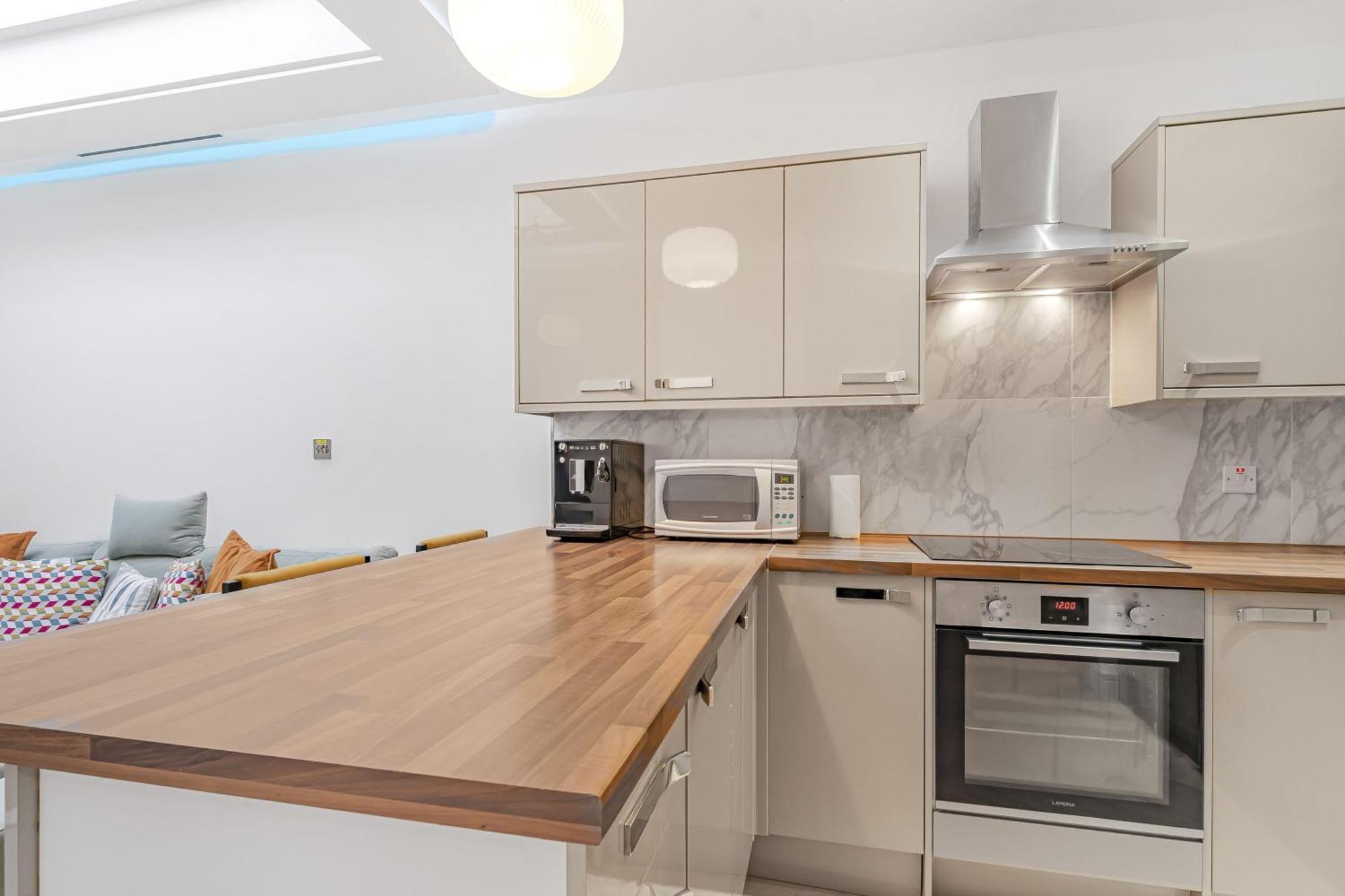 Stylish Modern By Livestay Short Lets & Serviced Nw6