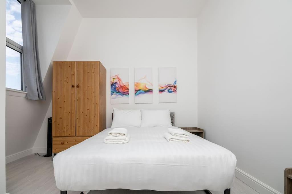 Cozy 2-bedroom Flat In West Apartment *