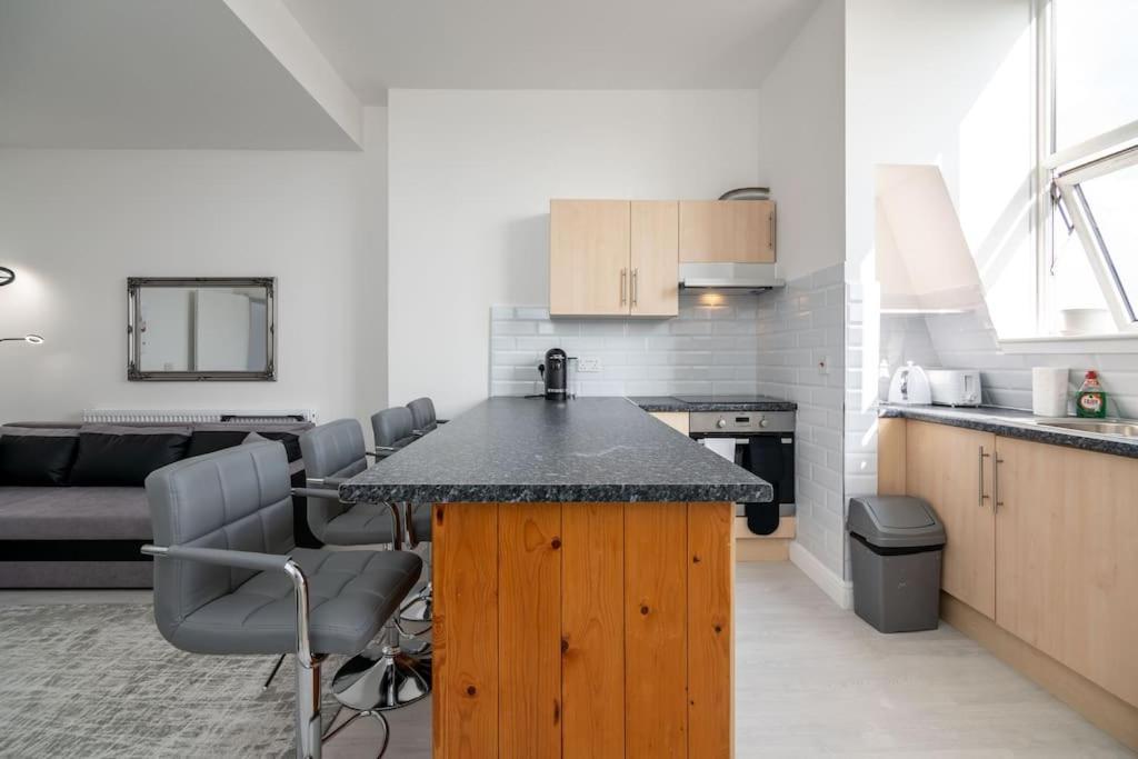 Cozy 2-bedroom Flat In West London