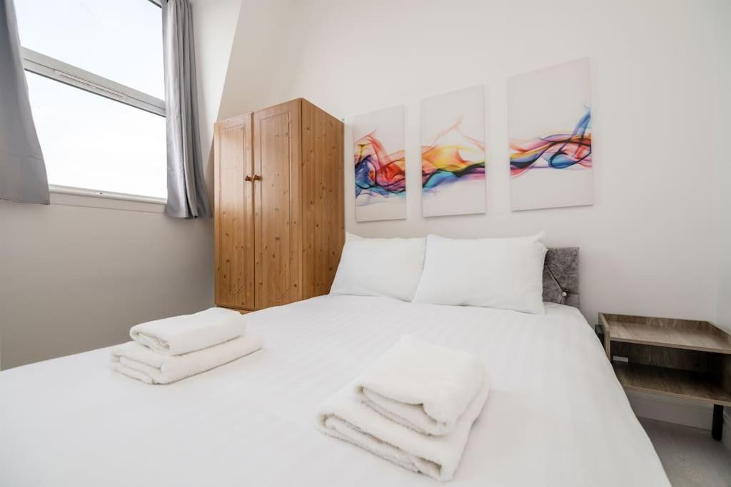 Apartment Cozy 2-bedroom Flat In West