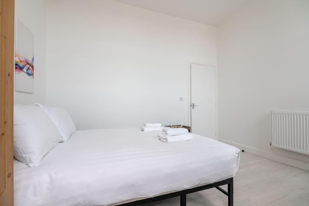 Cozy 2-bedroom Flat In West Apartment London