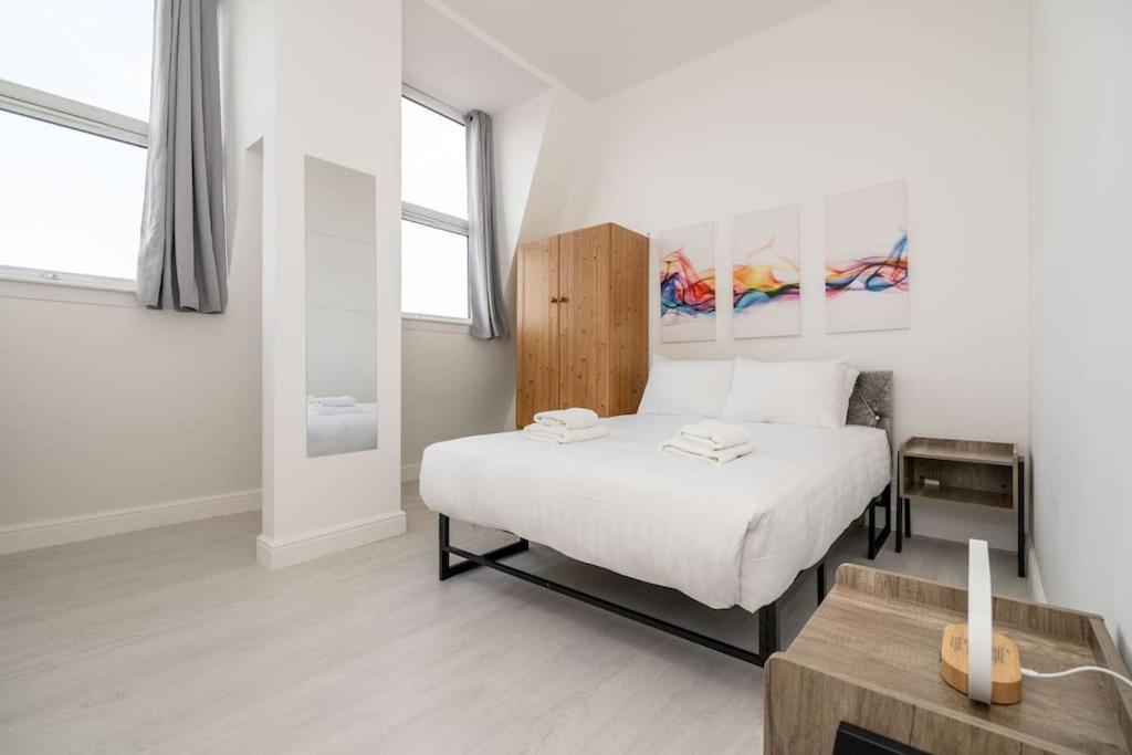 Cozy 2-bedroom Flat In West Apartment