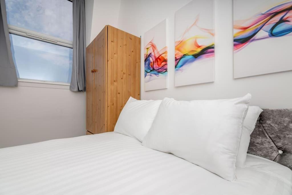 Apartment Cozy 2-bedroom Flat In West