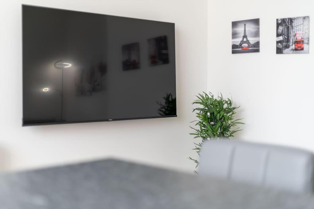 Cozy 2-bedroom Flat In West London