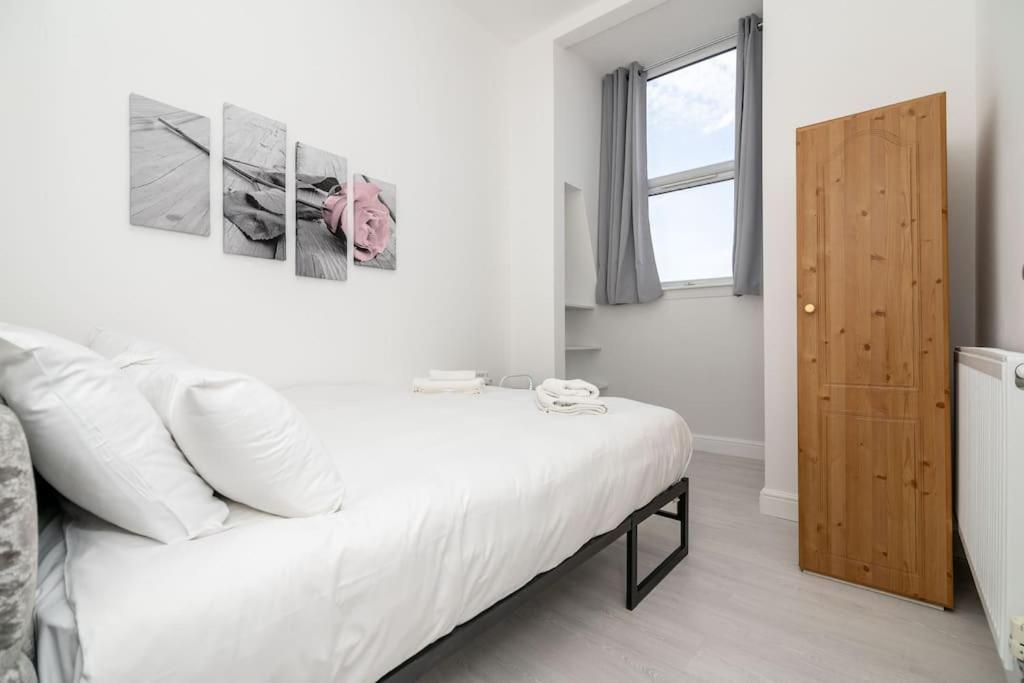 Cozy 2-bedroom Flat In West * London