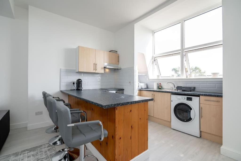Cozy 2-bedroom Flat In West