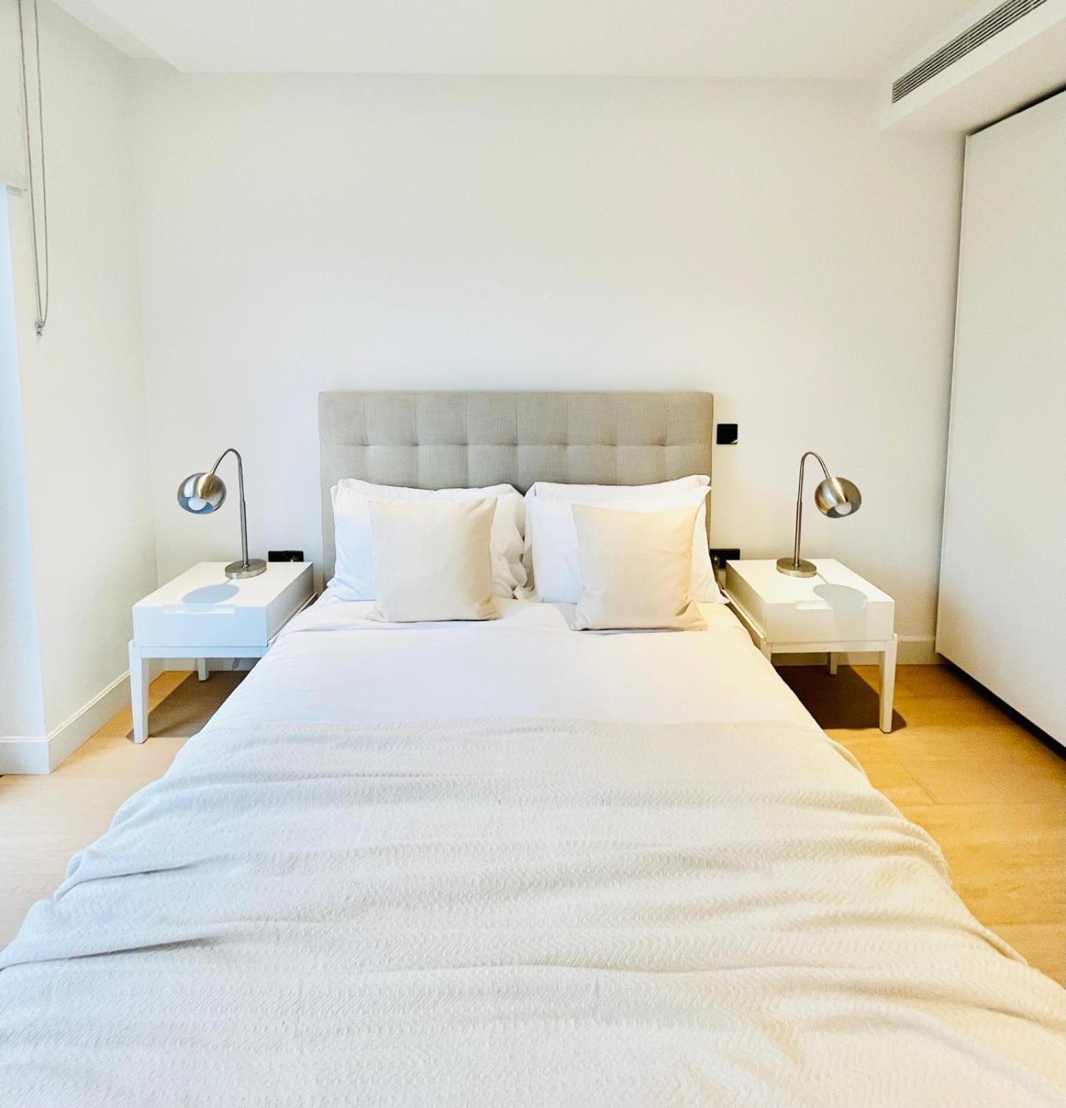 Luxury 2-bed 2-bath -white Living -steps To Tube Apartment London