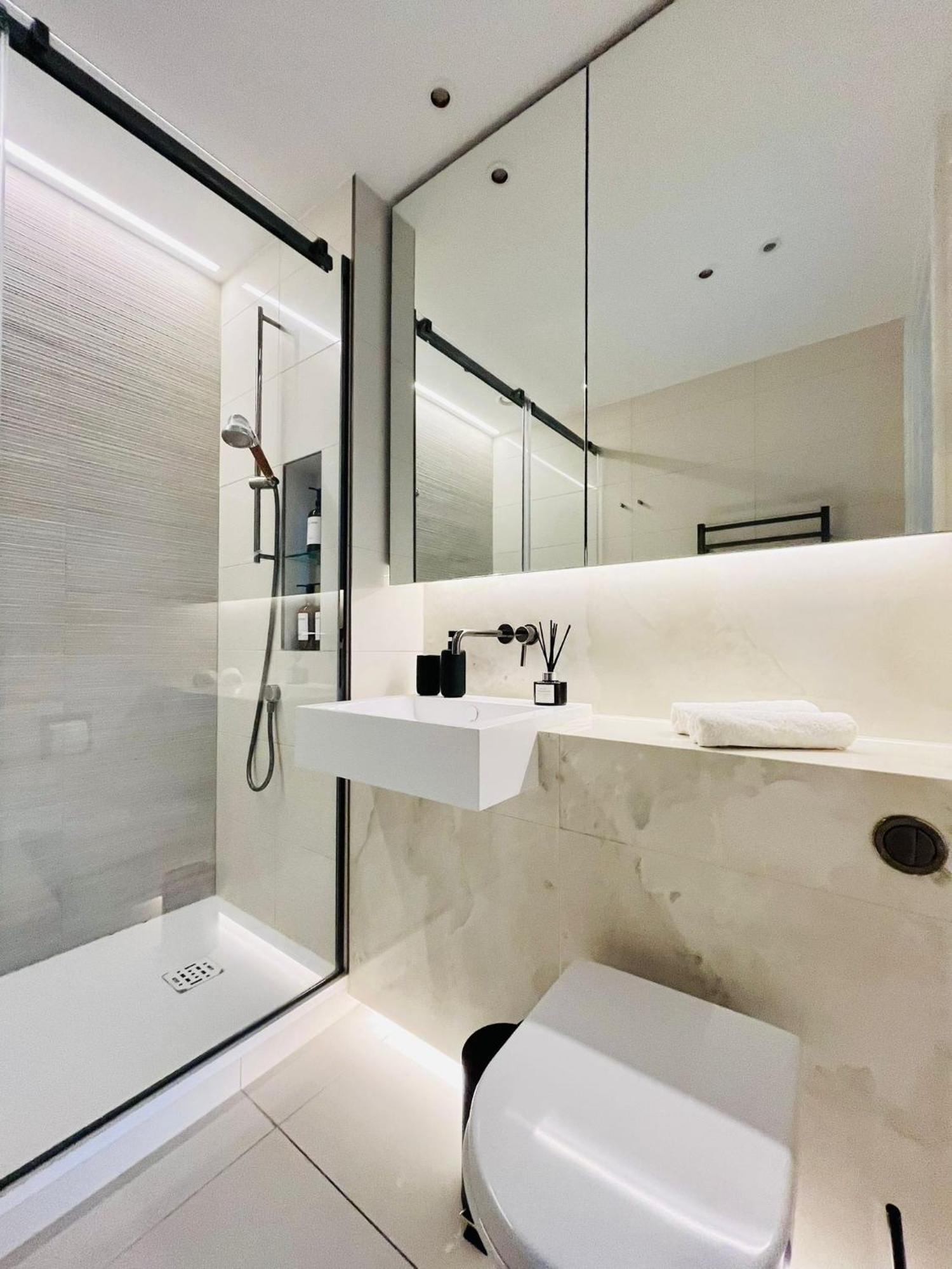 Apartment Luxury 2-bed 2-bath -white Living -steps To Tube London
