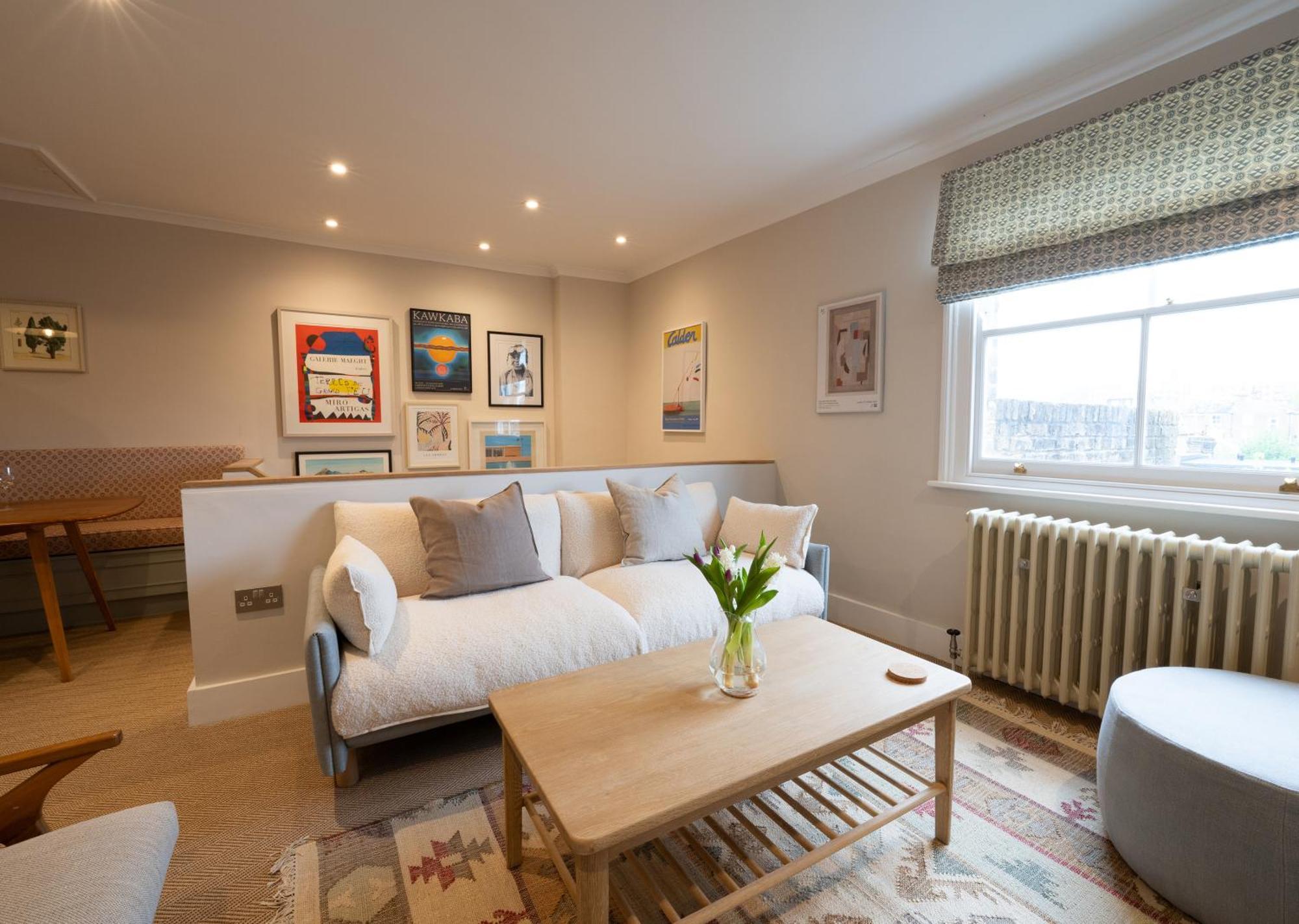 Light Filled - Newly Renovated Apartment London