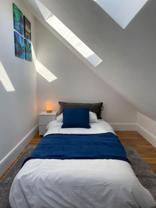 Smart Modern, Split Level Flat, Free Parking