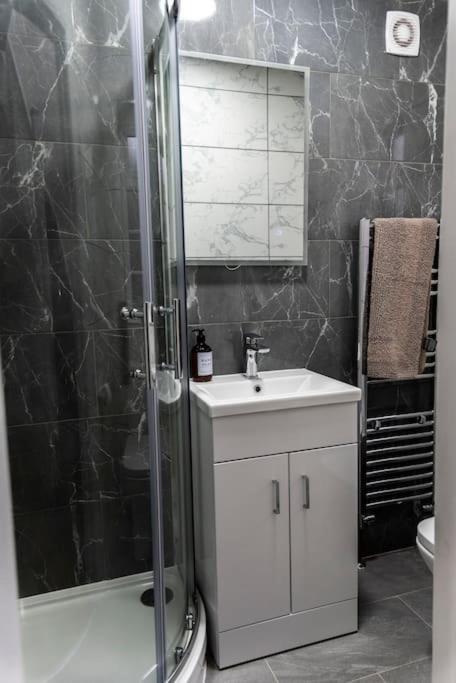 Apartment Smart Modern, Split Level Flat, Free Parking
