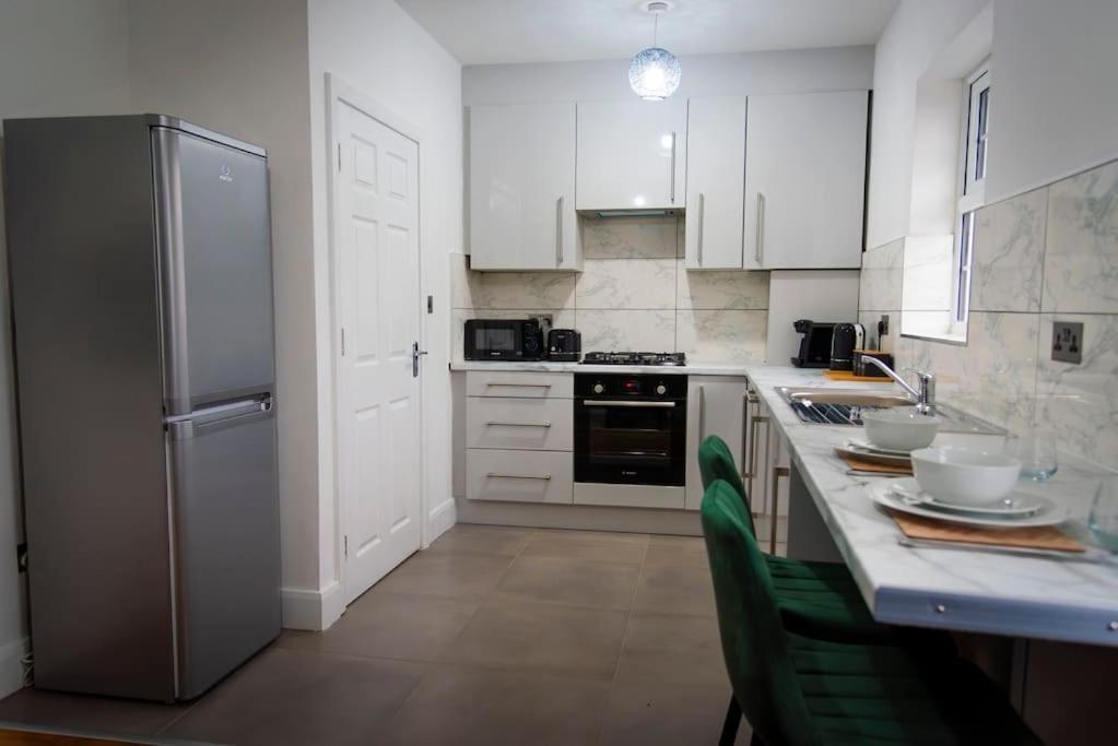 Apartment Smart Modern, Split Level Flat, Free Parking London