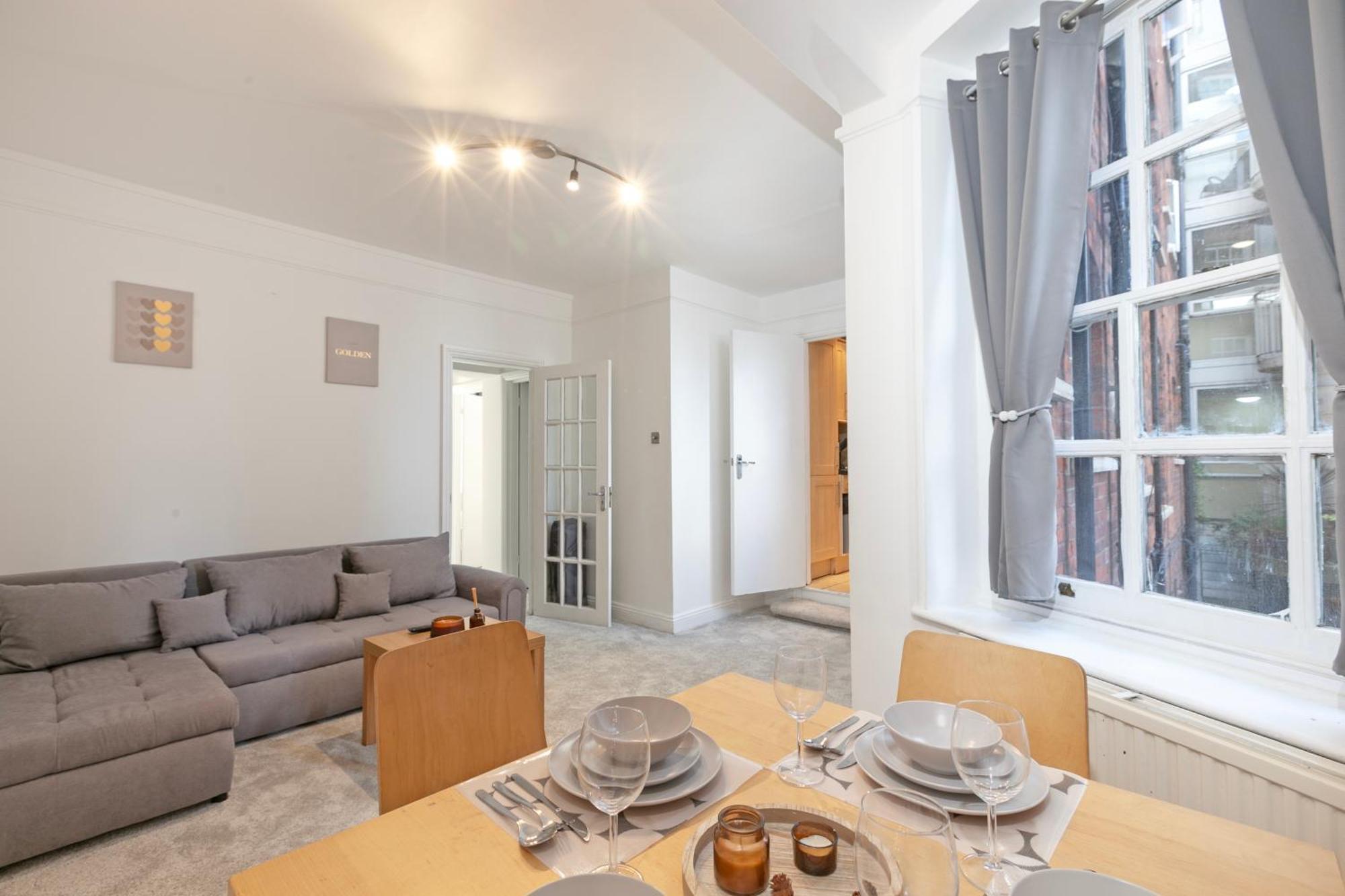 Beautiful 3 Bedroom Flat In Scott Ellis Gardens Apartment