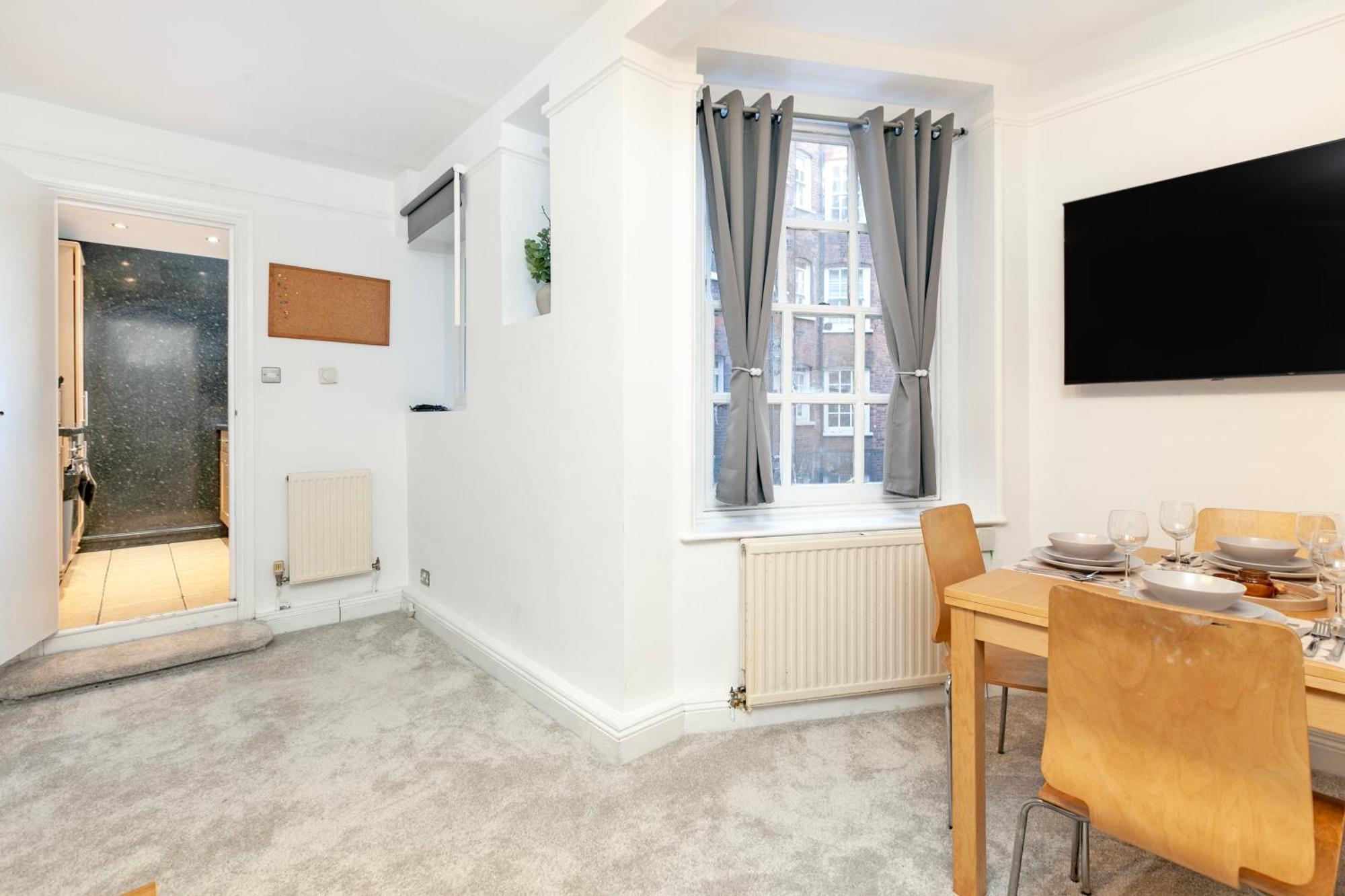 Beautiful 3 Bedroom Flat In Scott Ellis Gardens Apartment *