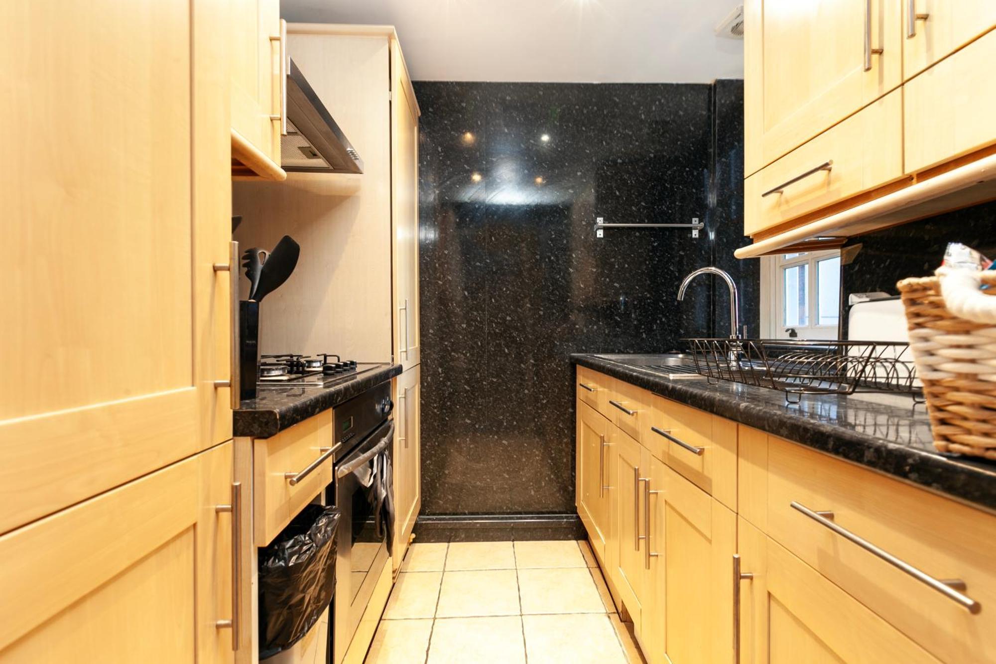 Beautiful 3 Bedroom Flat In Scott Ellis Gardens * London