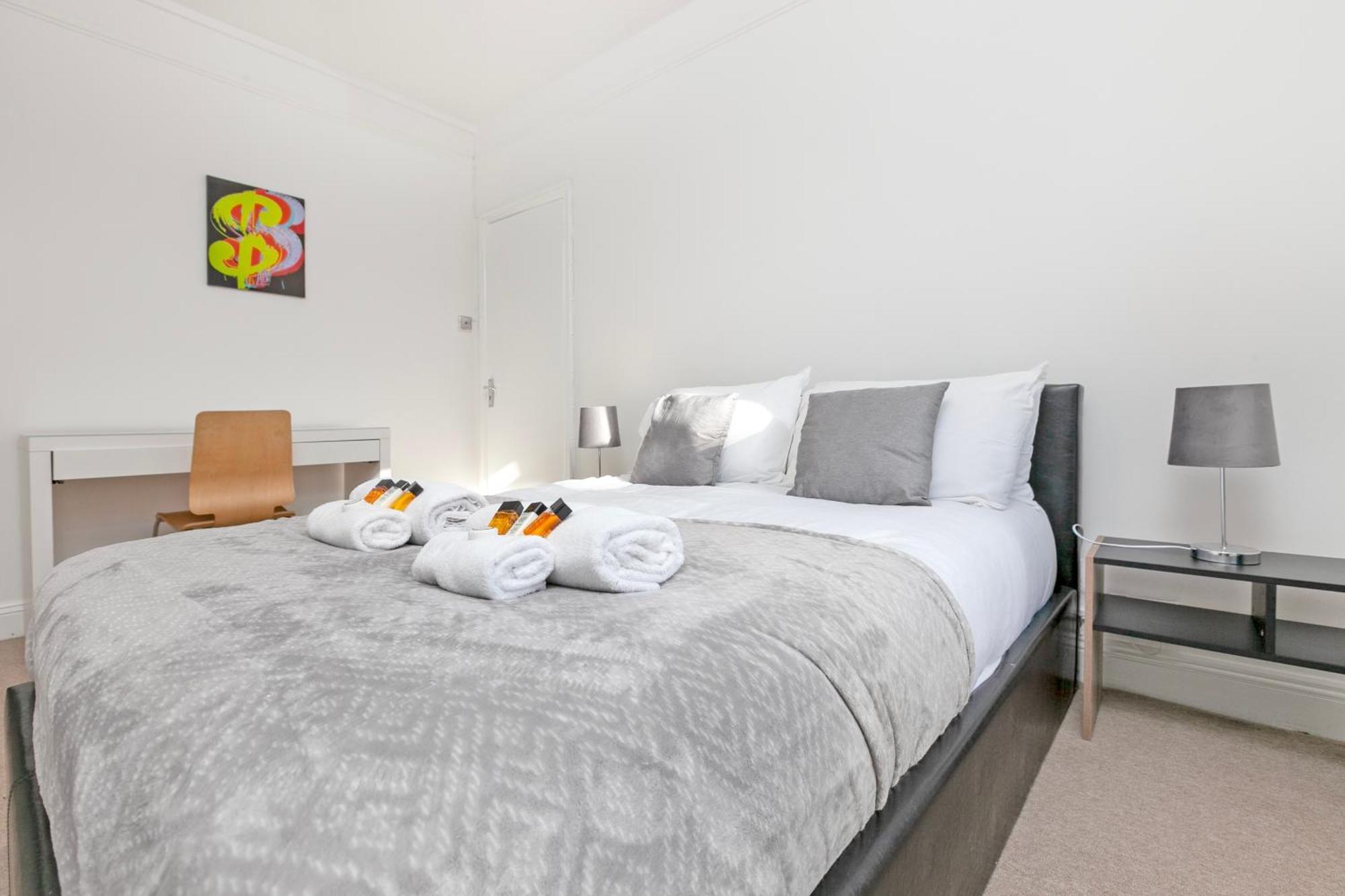 Apartment Beautiful 3 Bedroom Flat In Scott Ellis Gardens London
