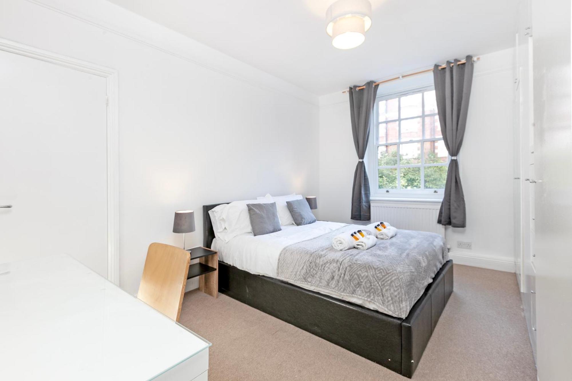 Apartment Beautiful 3 Bedroom Flat In Scott Ellis Gardens