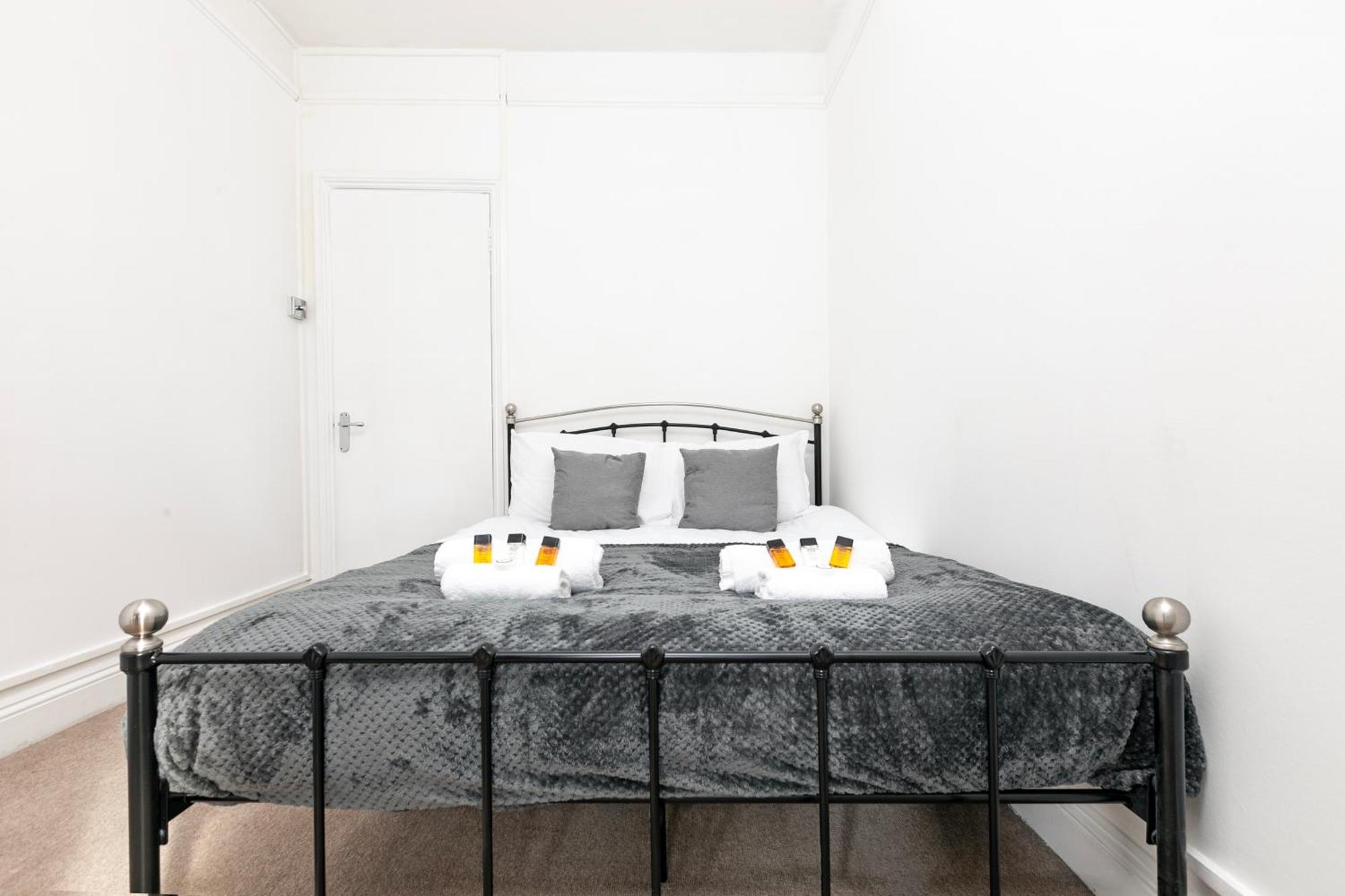 Apartment Beautiful 3 Bedroom Flat In Scott Ellis Gardens London
