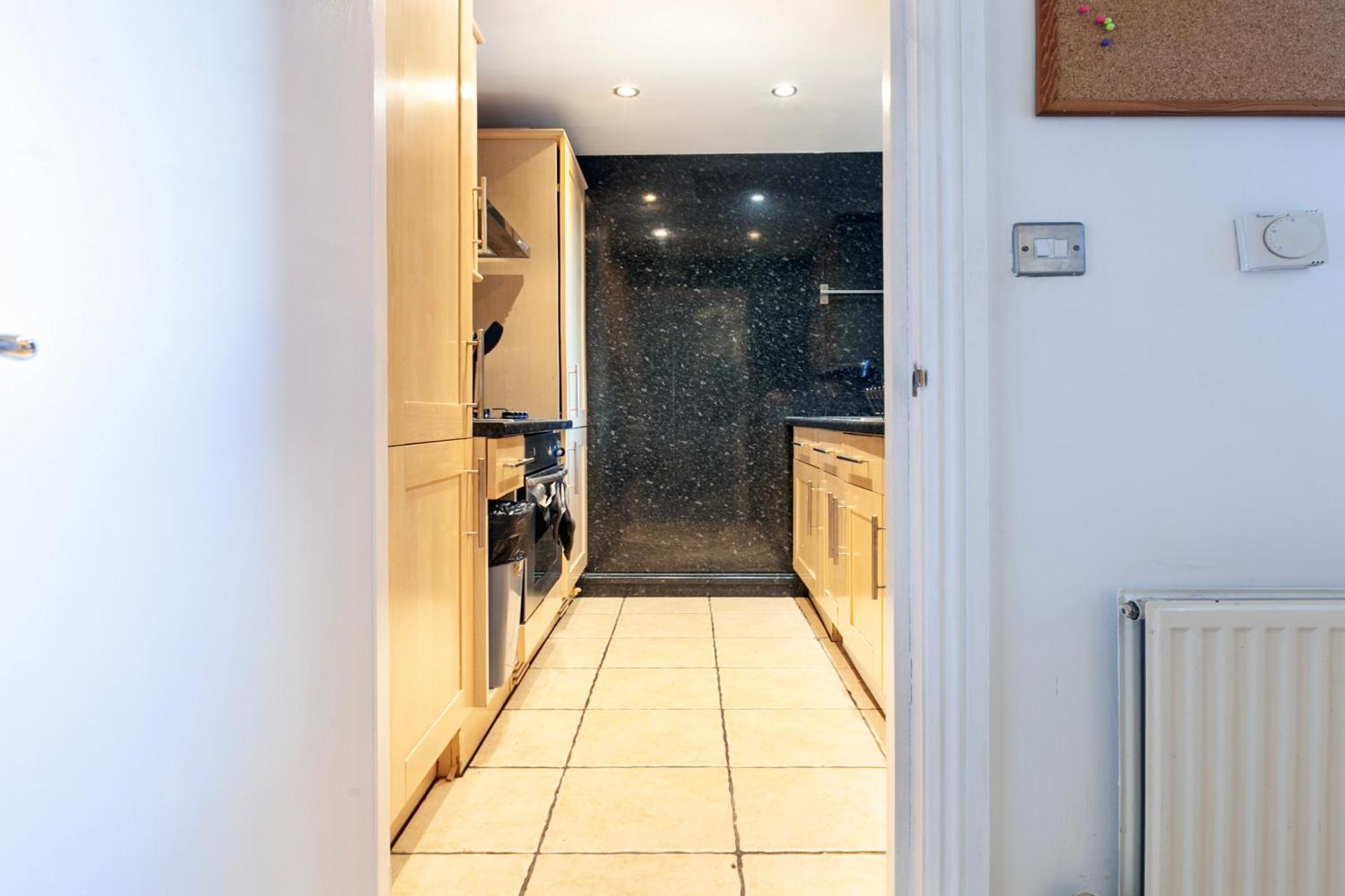 Beautiful 3 Bedroom Flat In Scott Ellis Gardens Apartment *