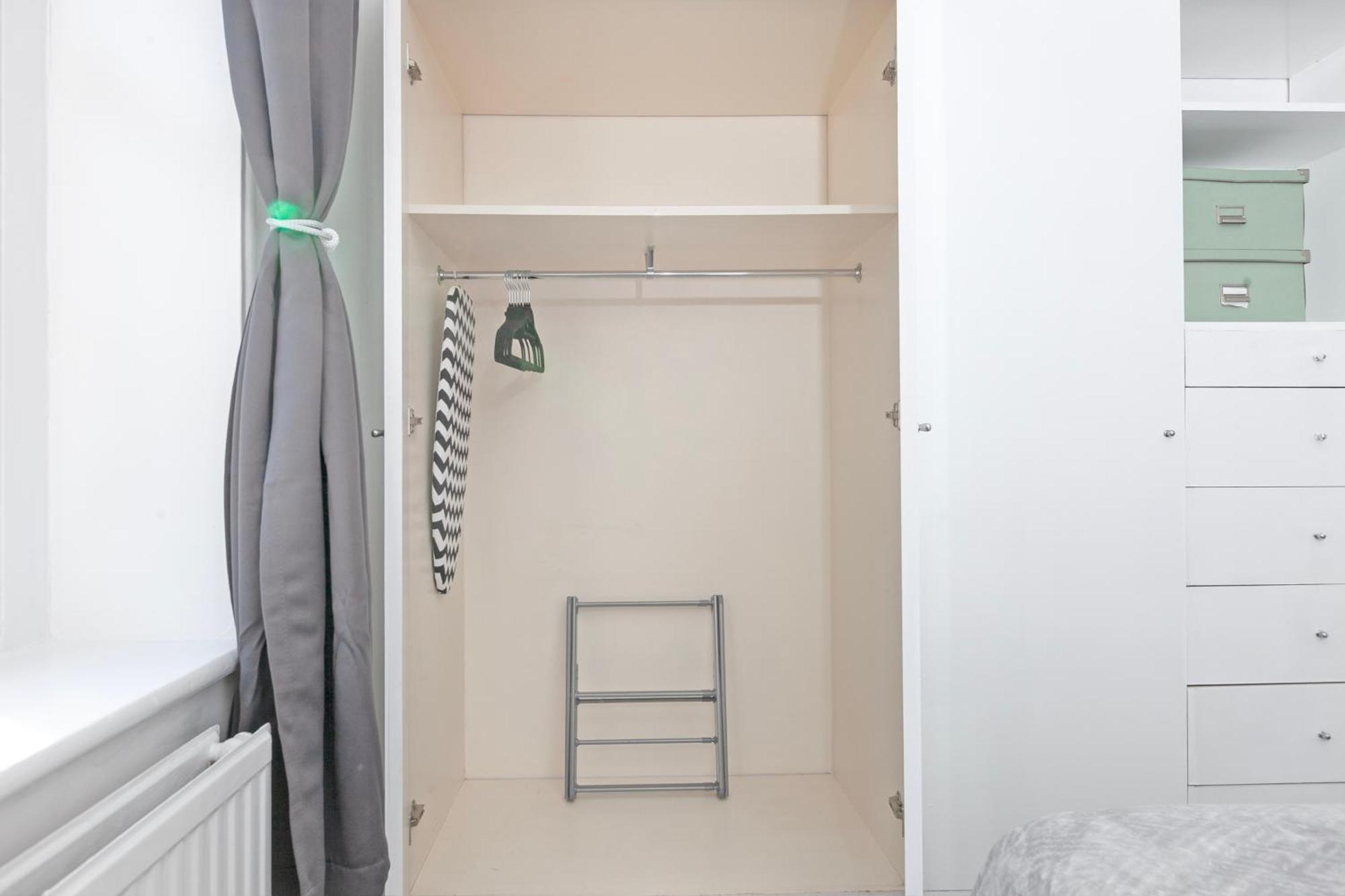 Apartment Beautiful 3 Bedroom Flat In Scott Ellis Gardens
