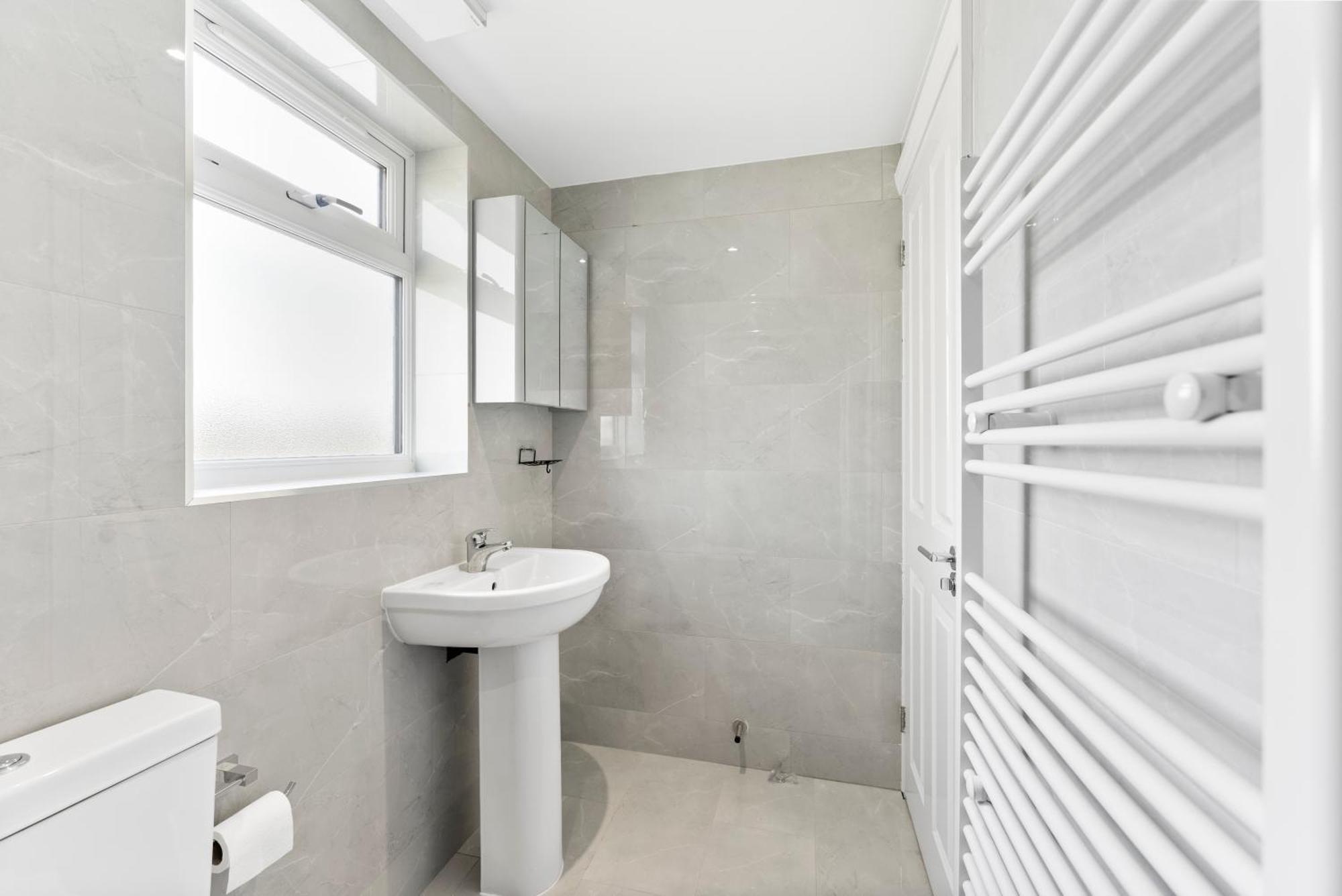 Beautiful Wembley Gem - Parking -sleeps 14 *