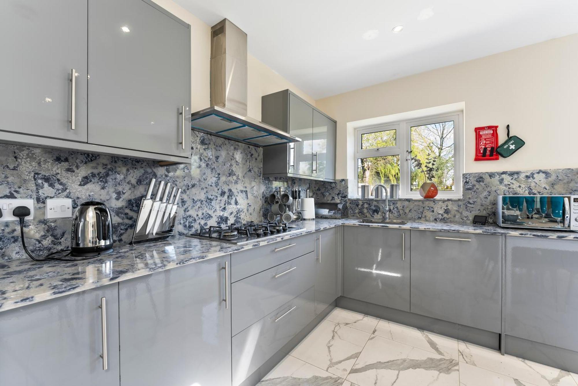 Holiday home Beautiful Wembley Gem - Parking -sleeps 14