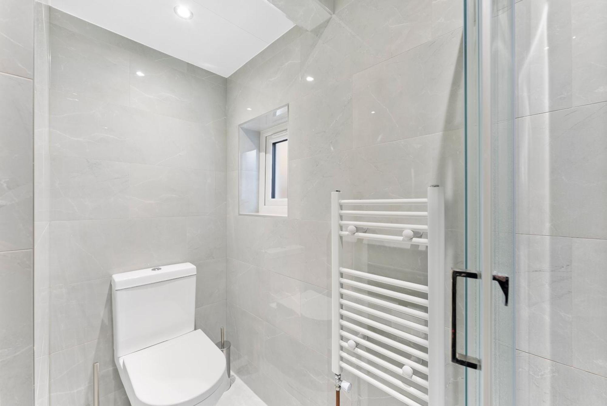 Holiday home Beautiful Wembley Gem - Parking -sleeps 14 *