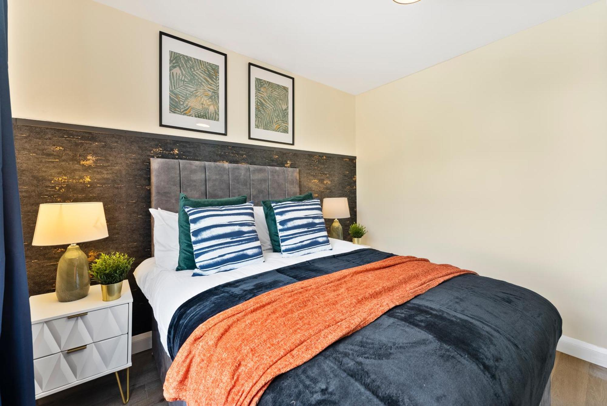 Holiday home Beautiful Wembley Gem - Parking -sleeps 14