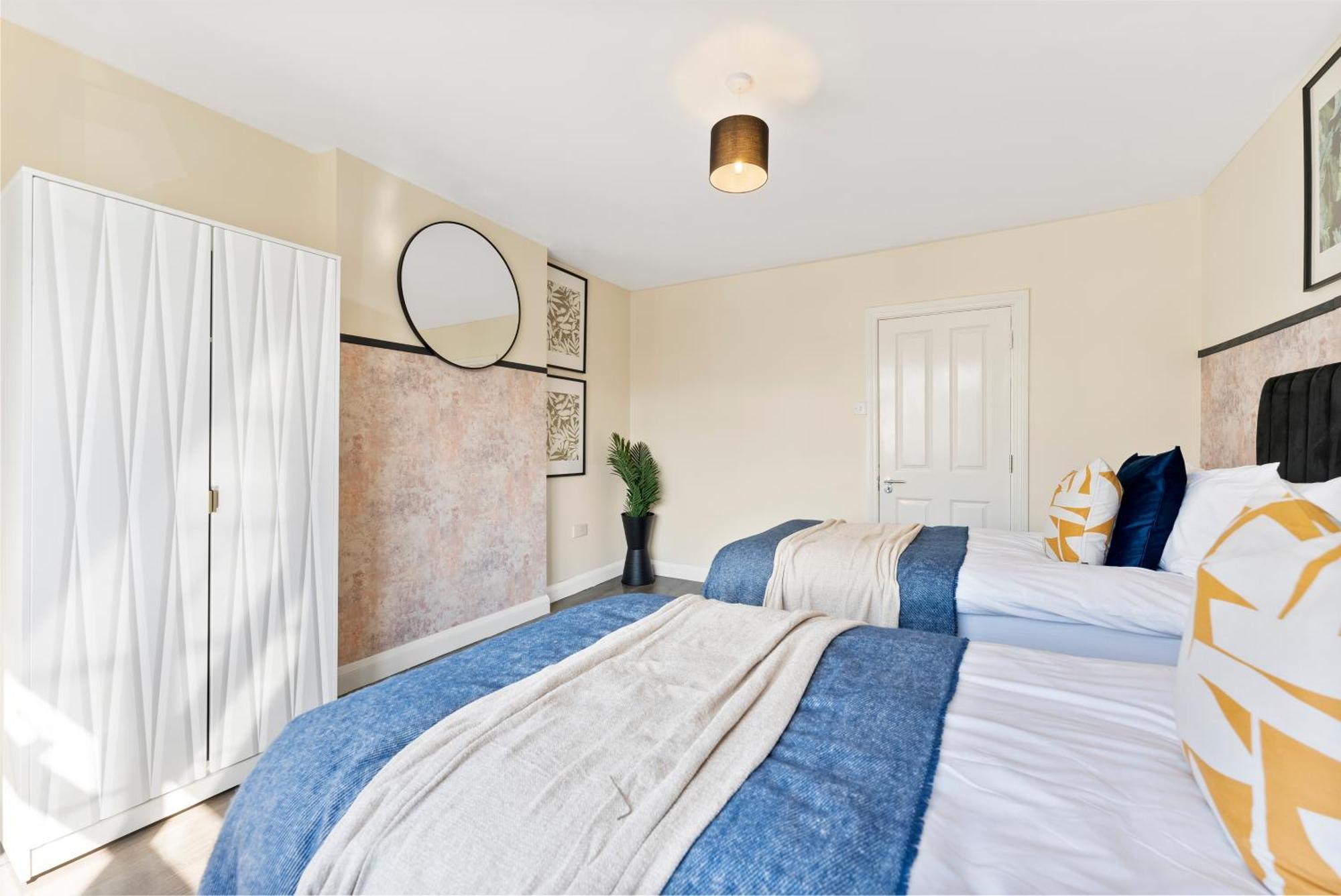 Holiday home Beautiful Wembley Gem - Parking -sleeps 14