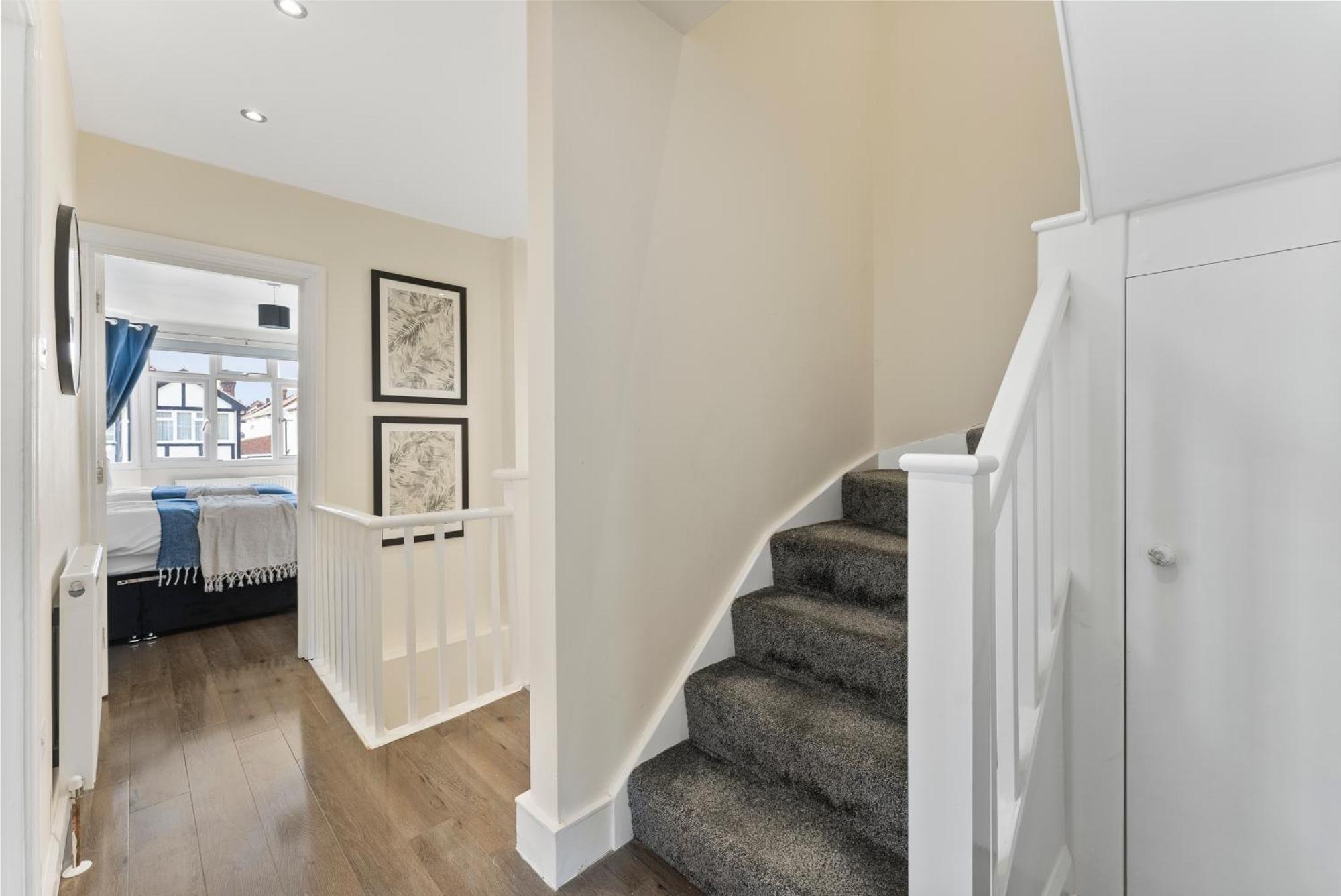 Holiday home Beautiful Wembley Gem - Parking -sleeps 14