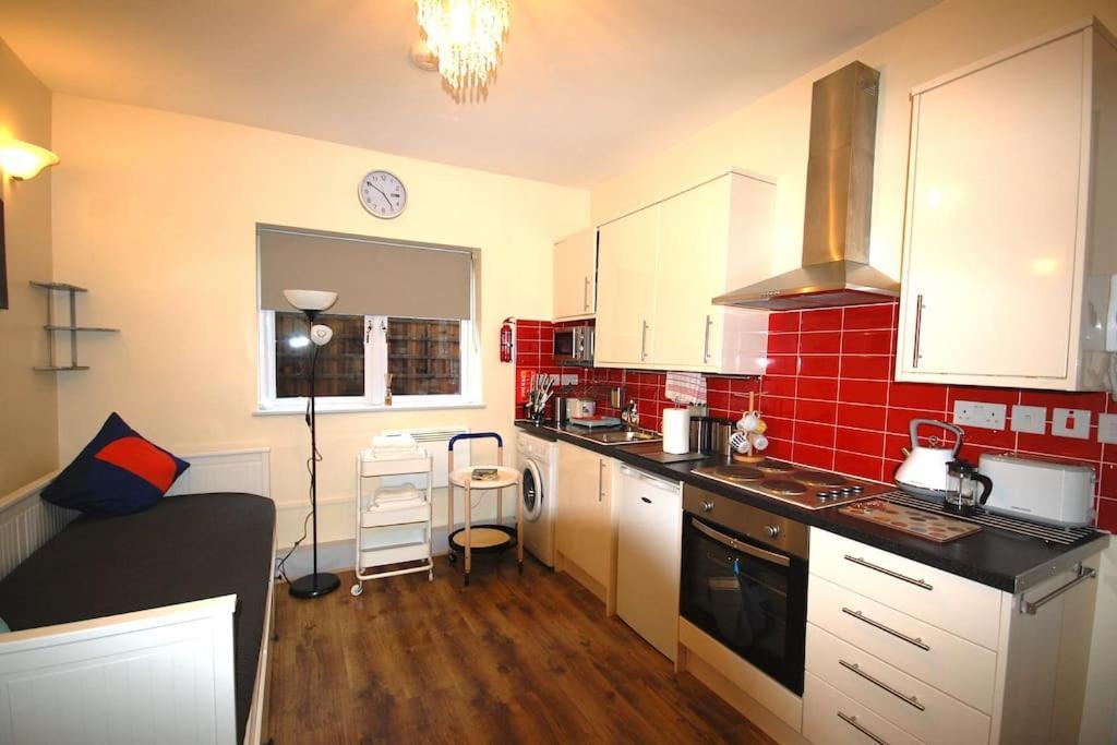 St 7 - Cosy, Modern Apartment-corbyn St N4 Apartment