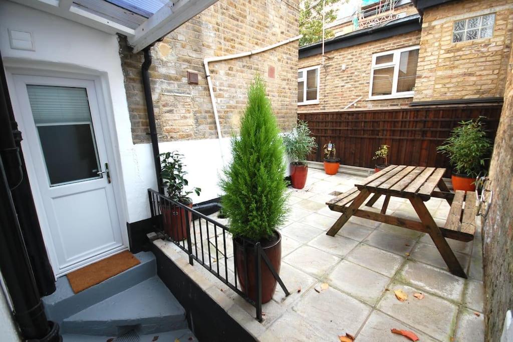 Apartment St 7 - Cosy, Modern Apartment-corbyn St N4 *