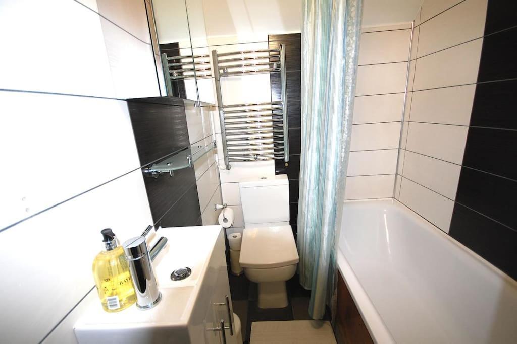 Apartment St 7 - Cosy, Modern Apartment-corbyn St N4