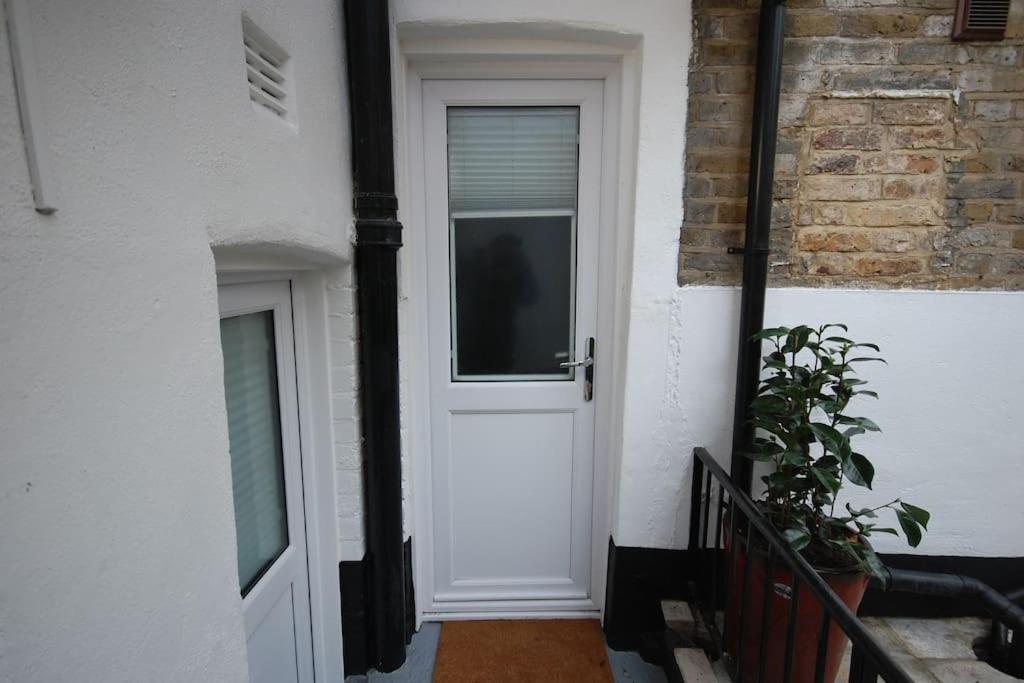 St 7 - Cosy, Modern Apartment-corbyn St N4 Apartment