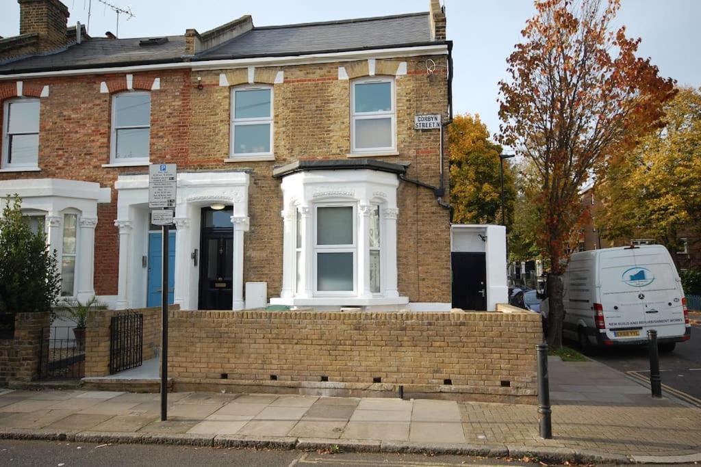 Apartment St 7 - Cosy, Modern Apartment-corbyn St N4