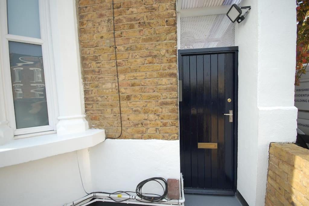 Apartment St 7 - Cosy, Modern Apartment-corbyn St N4 *