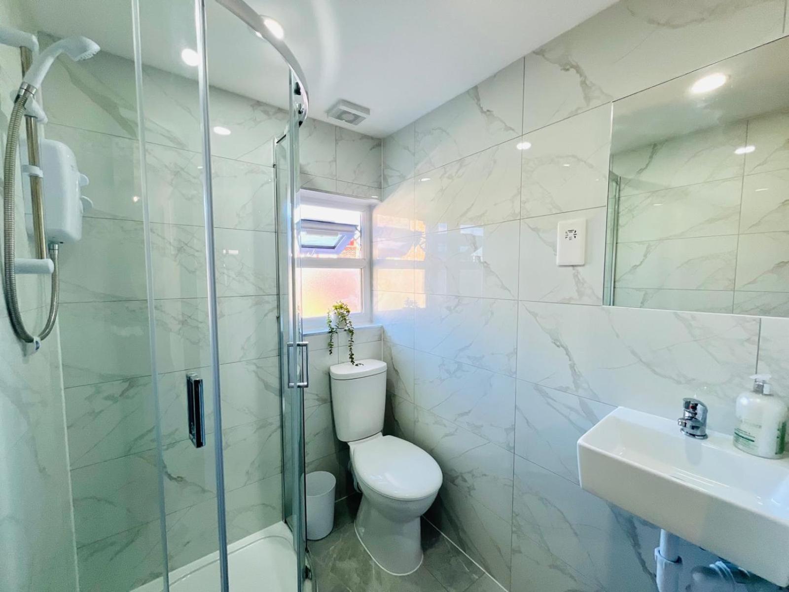 Luxury Flats In London, Ideal For Tourists Apartment *