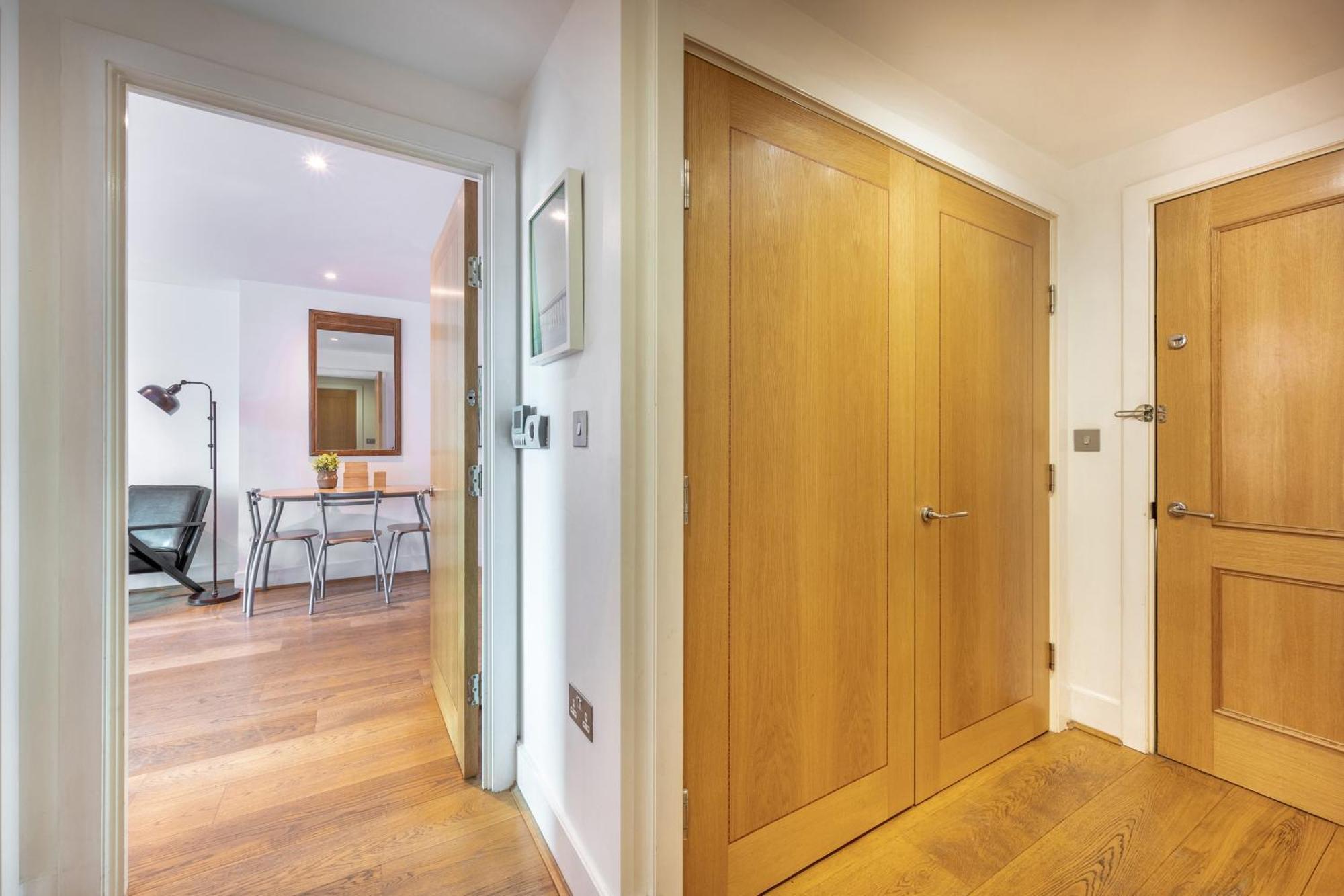 Riverside Balcony Apartments, 10 Minutes From Oxford Circus * Londres