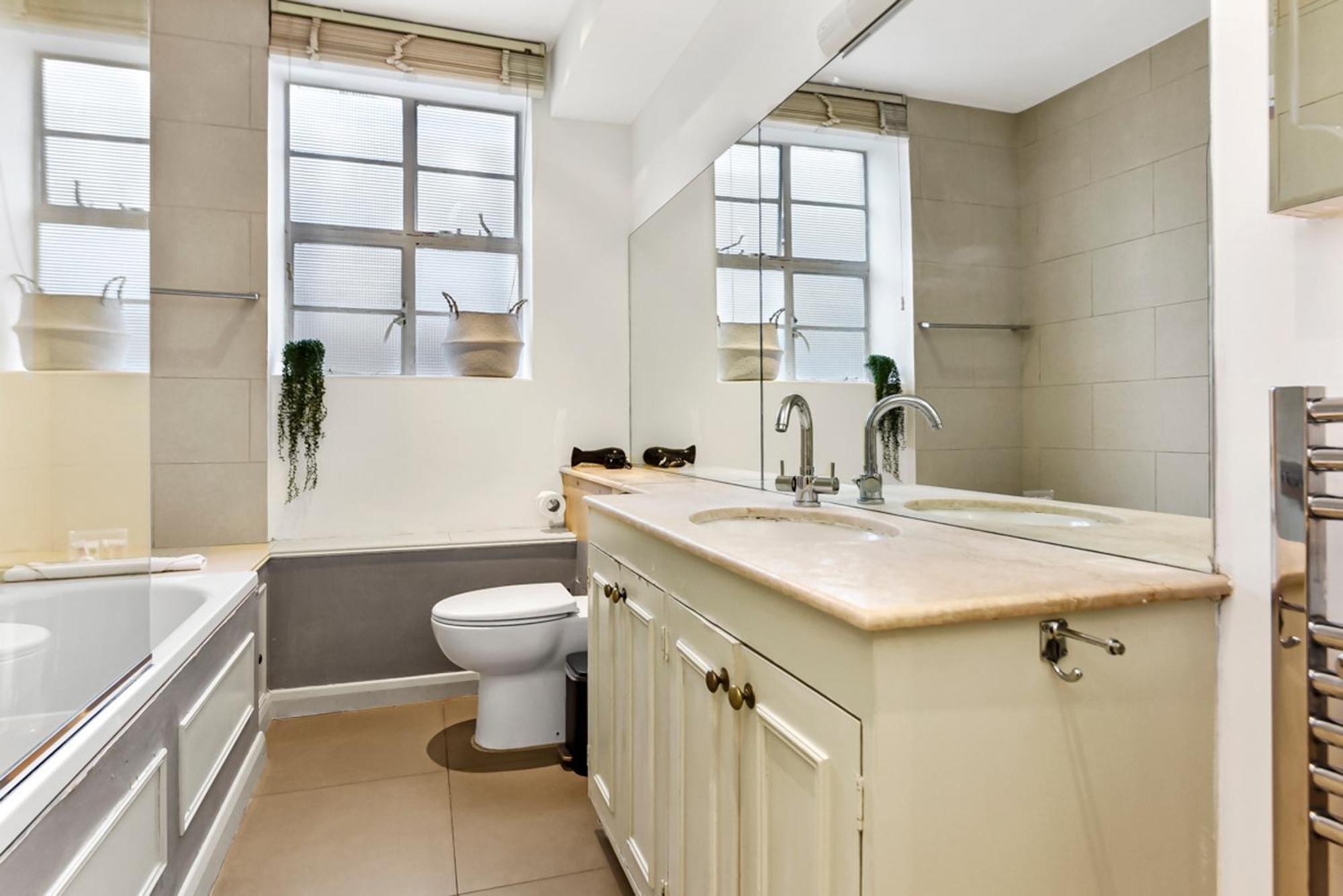 2 Bed Apartment- Mayfair 4 Apartment