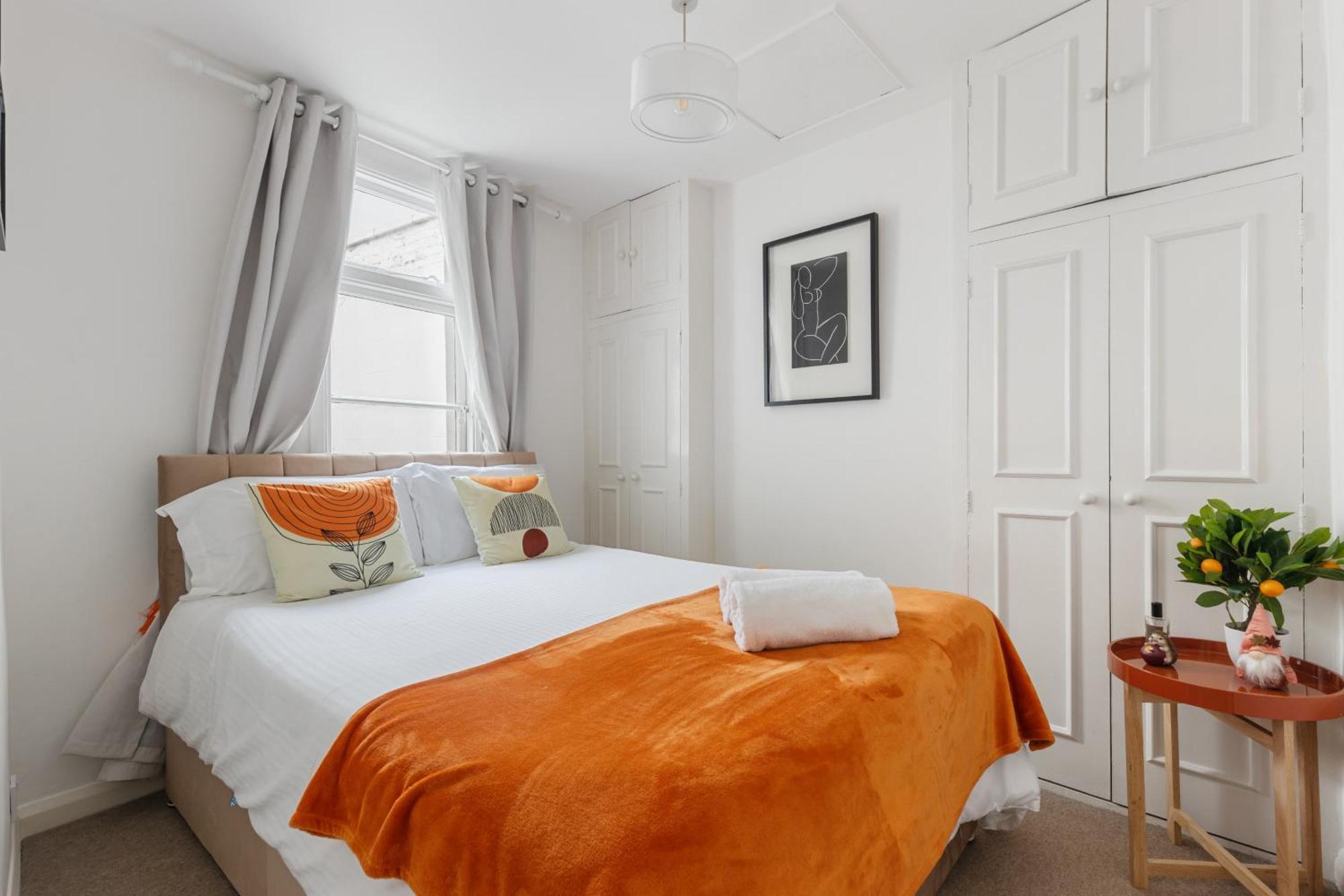 Apartment Kensington Two Bedroom House